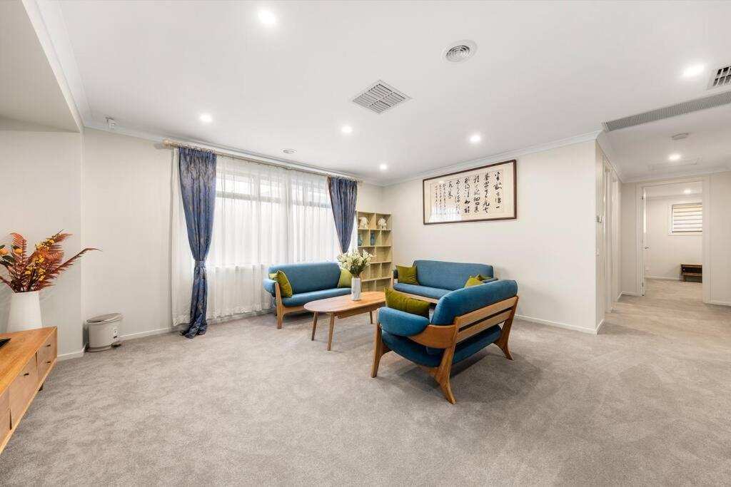 Entire Luxury House In Wantirna South