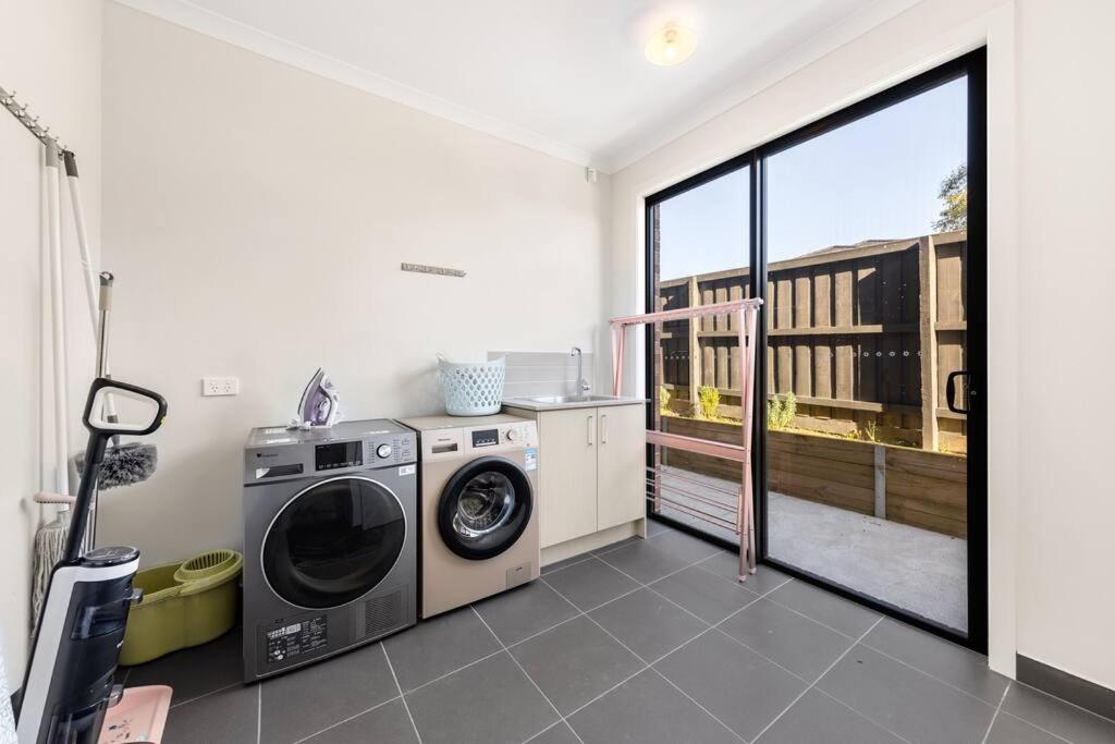 Entire Luxury House In Wantirna South