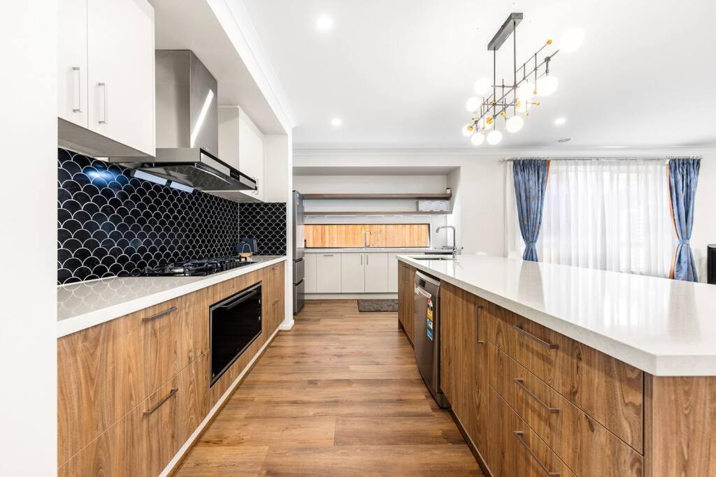 Entire Luxury House In Wantirna South