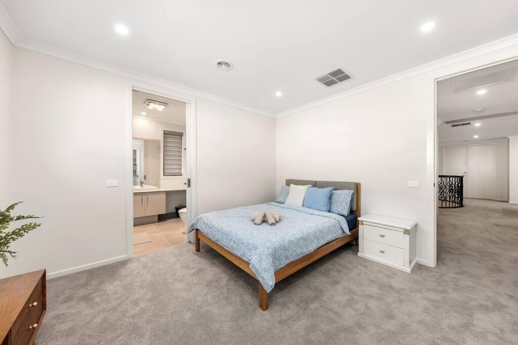 Entire Luxury House In Wantirna South