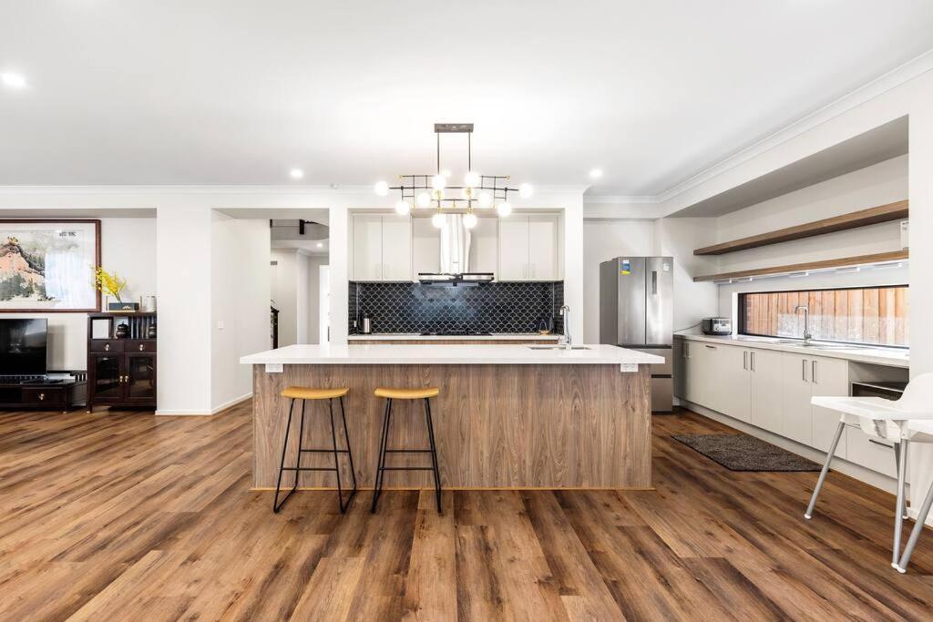 Entire Luxury House In Wantirna South
