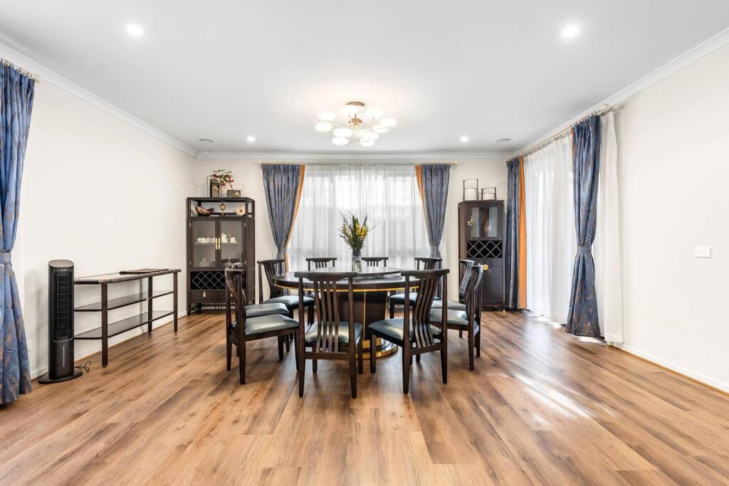 Entire Luxury House In Wantirna South