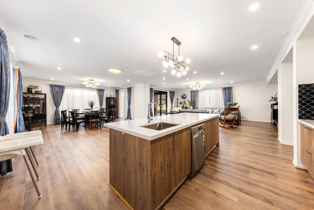 Entire Luxury House In Wantirna South