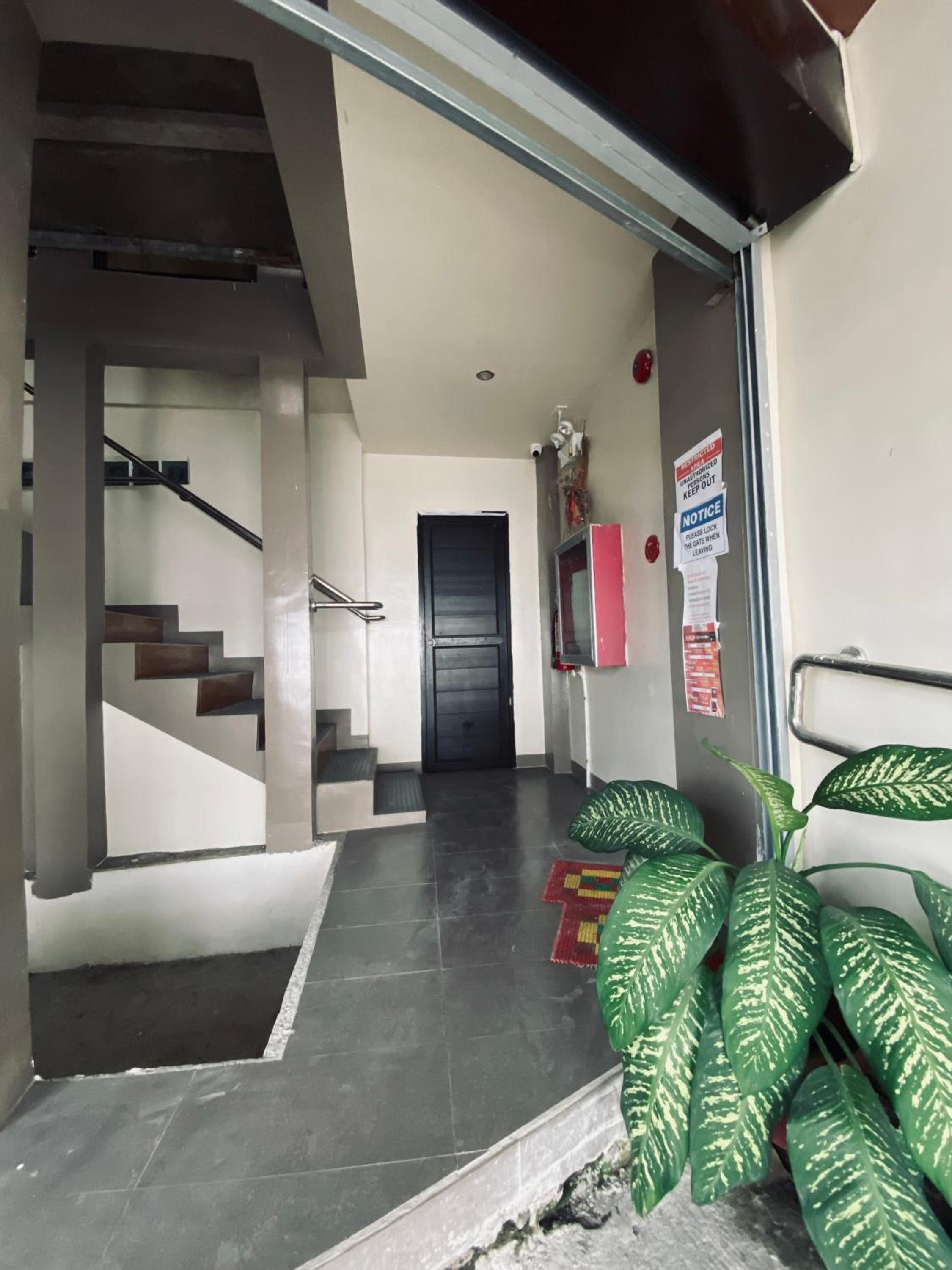 Complete Amenities Cozy Studio with Balcony view 3