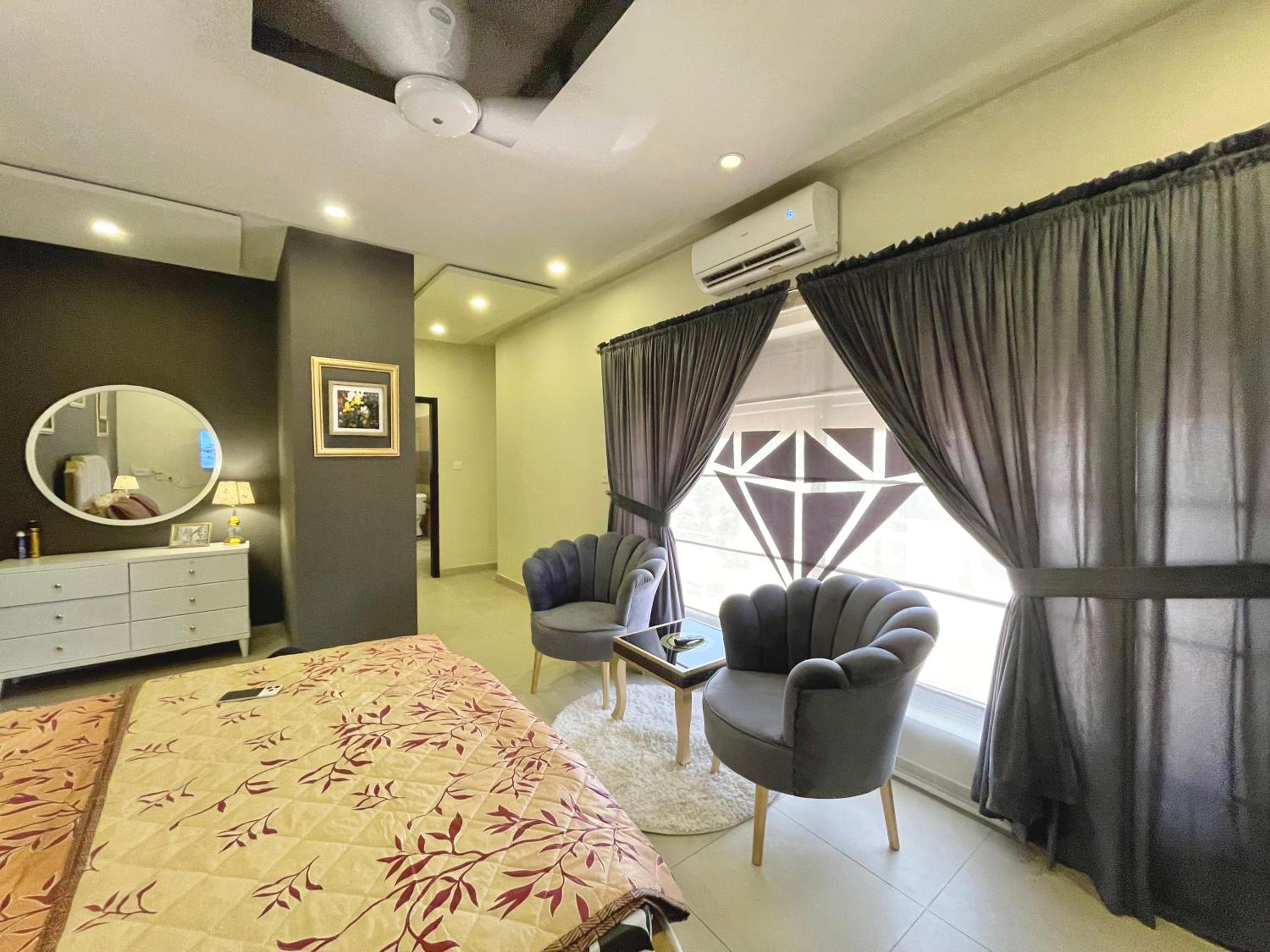 Zarkon heights one bed luxury Apartment view 3