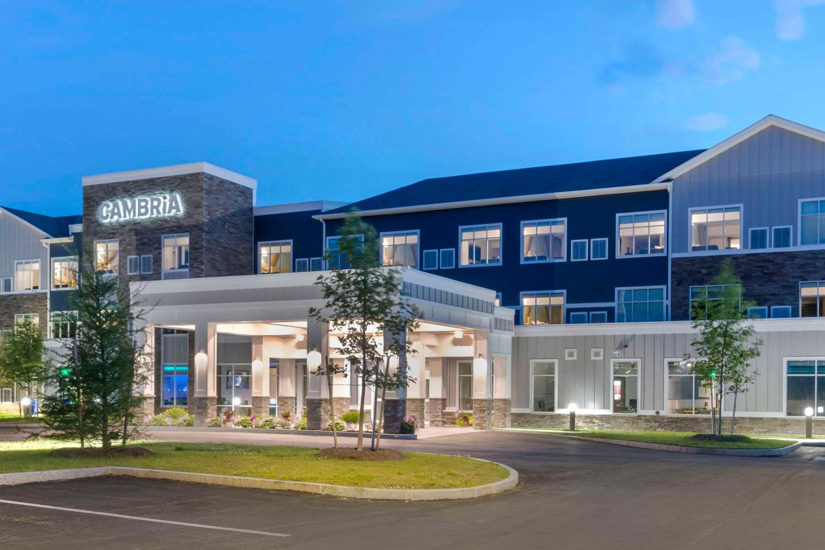 Hotel Cambria Hotel North Conway - Image 1