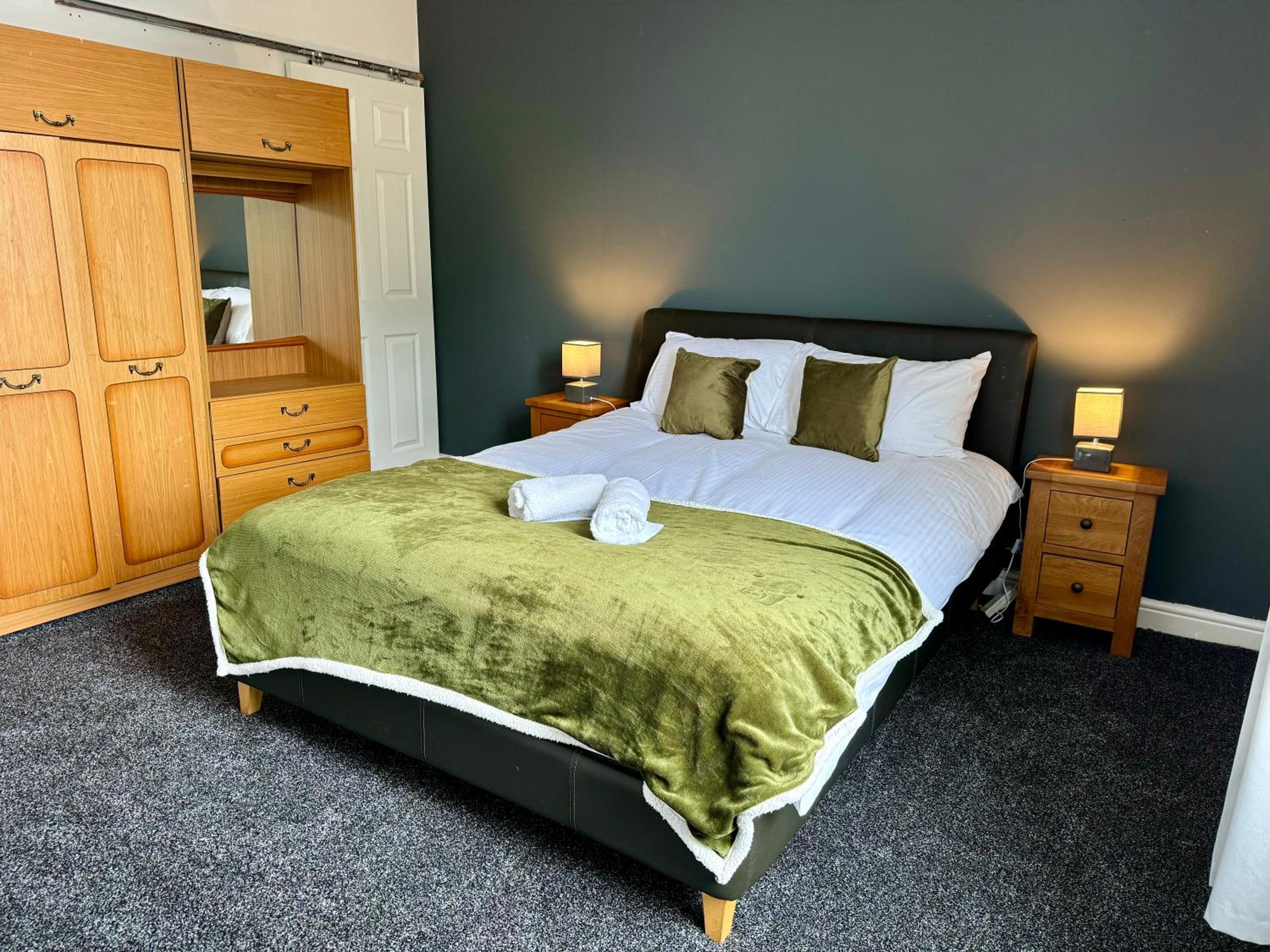 Home from home 3 bedroom house in Sheffield view 3