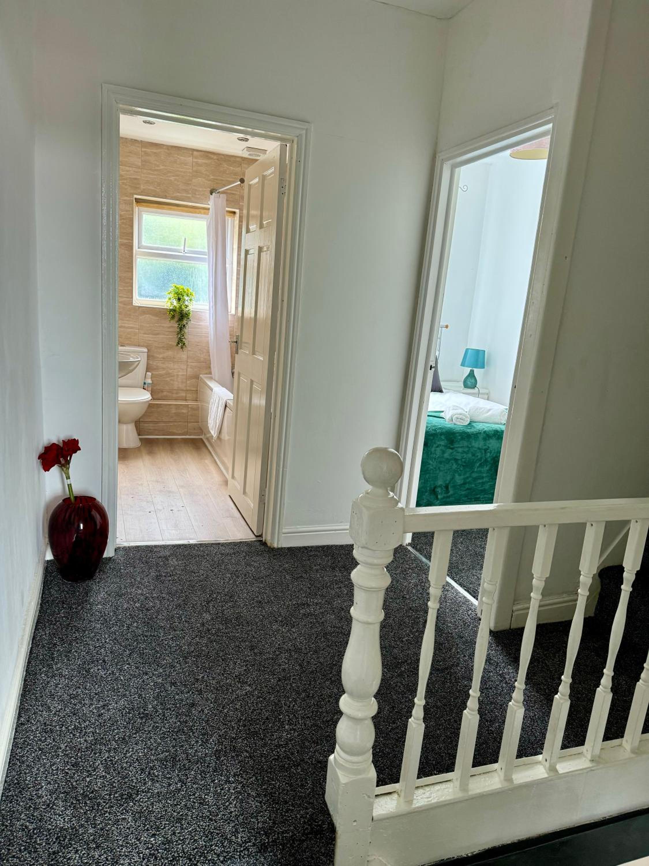 Home from home 3 bedroom house in Sheffield view 4