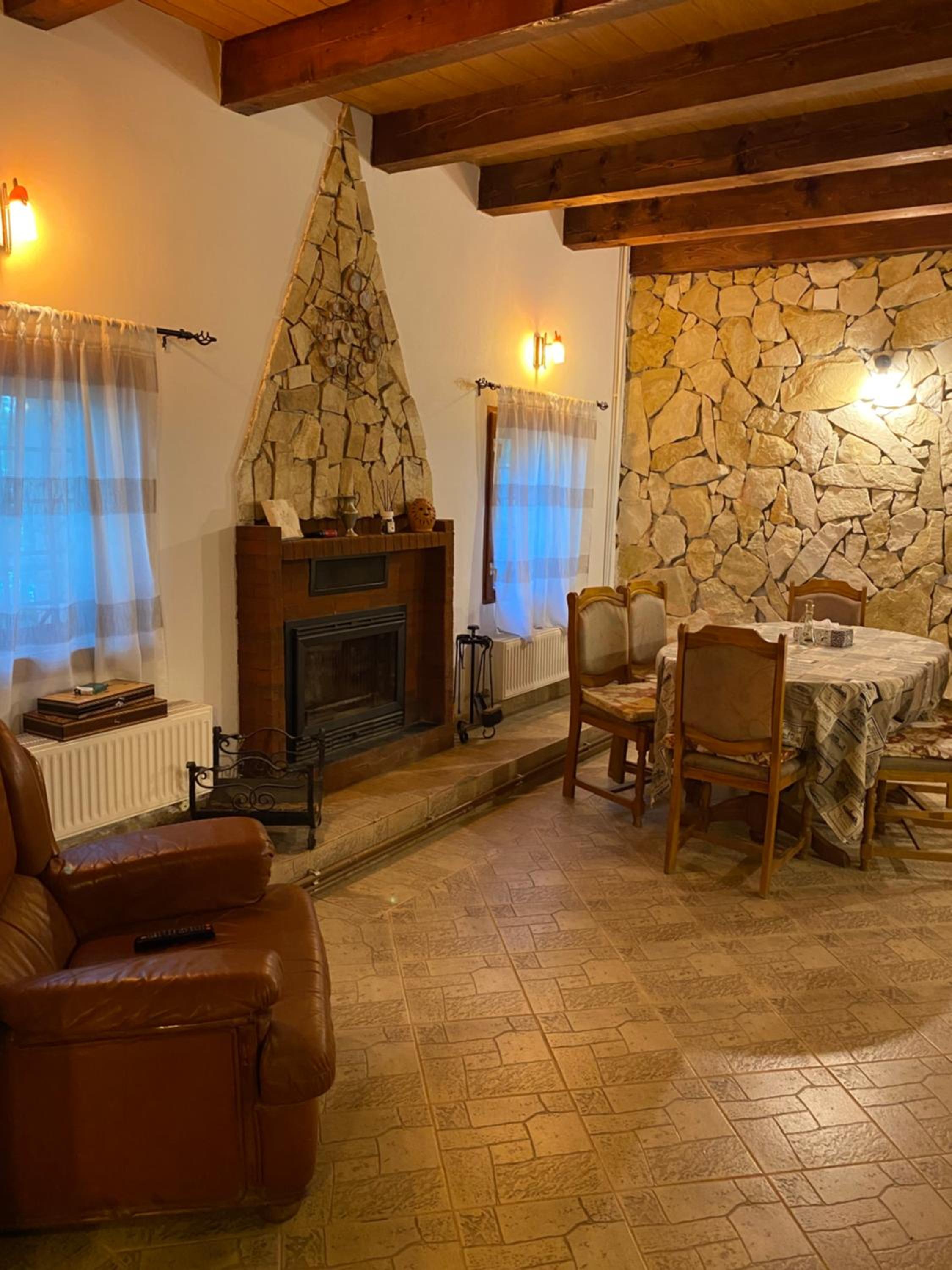 The LakeHouse Tauț view 2