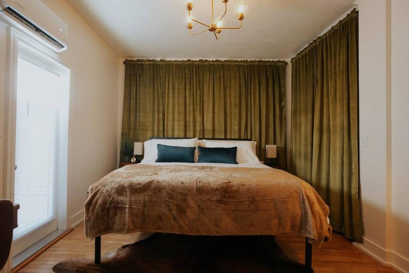 Oakdale Suites - Master Property