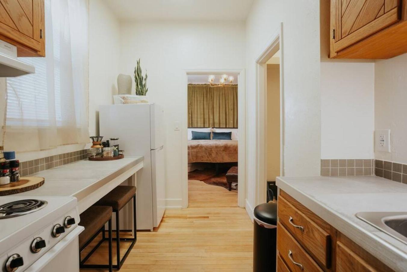 Oakdale Suites - Master Property