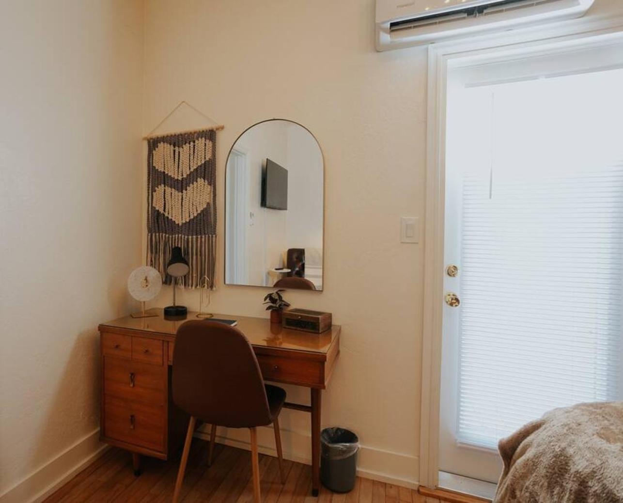 Oakdale Suites - Master Property