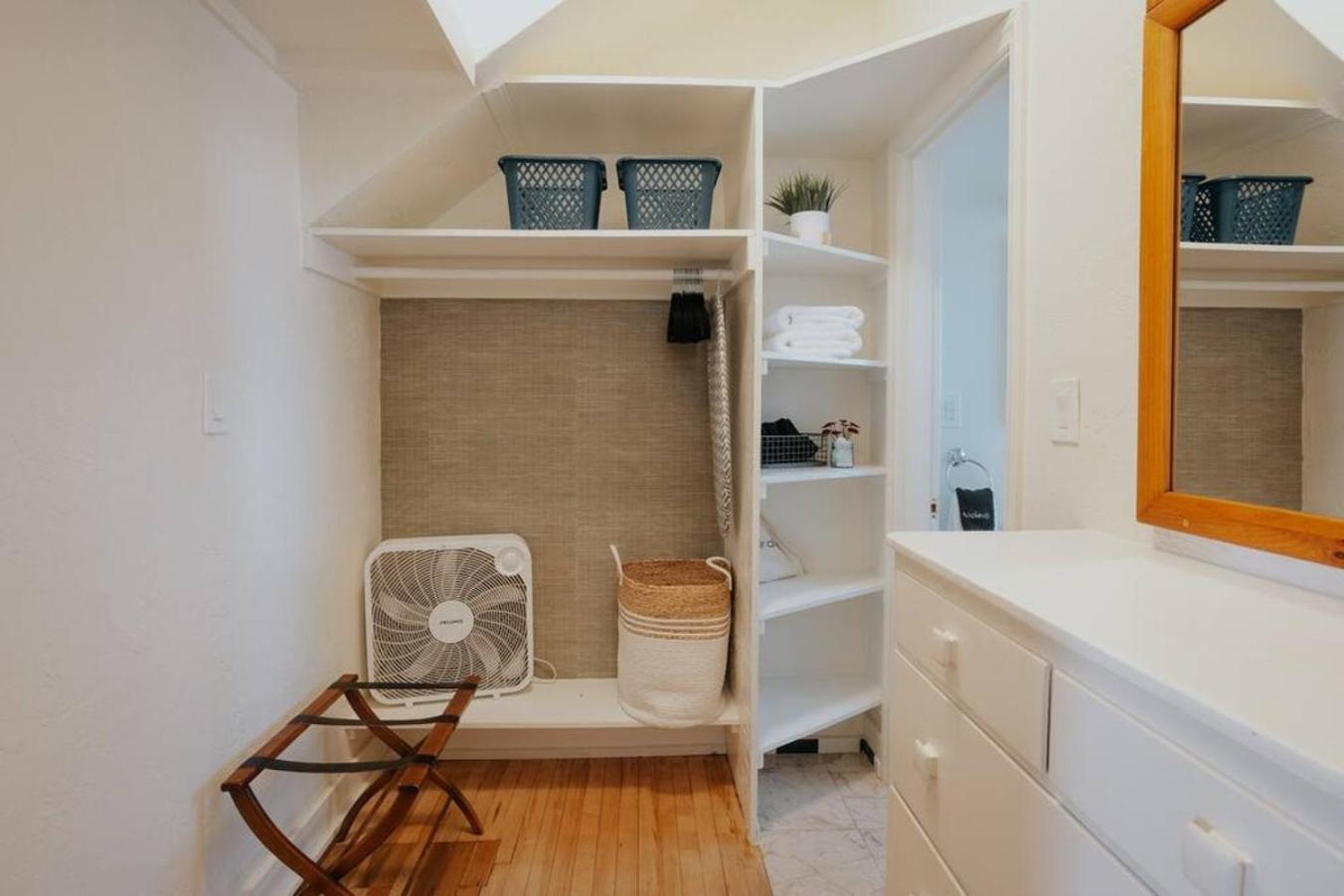 Oakdale Suites - Master Property