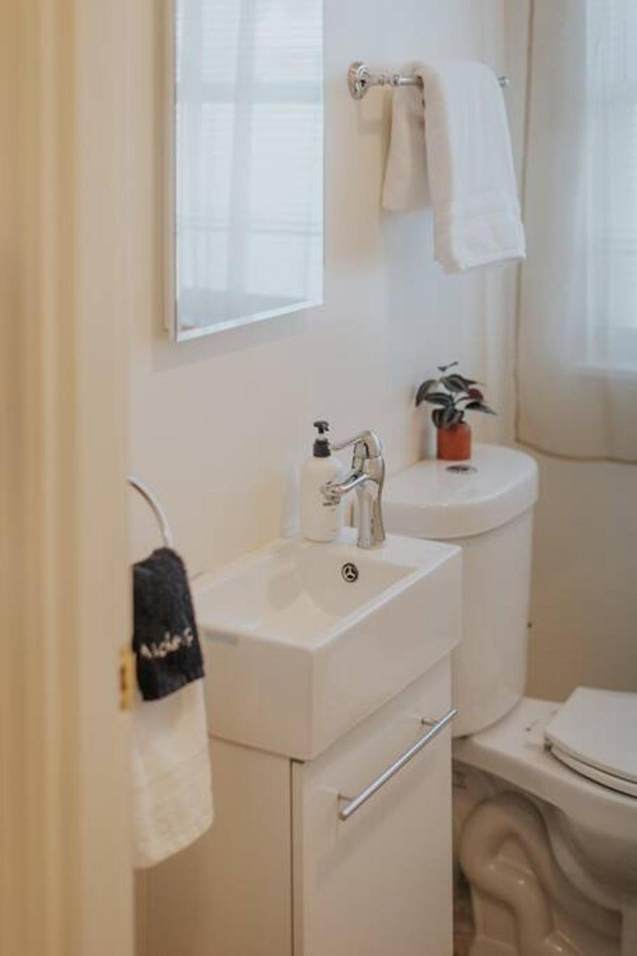 Oakdale Suites - Master Property