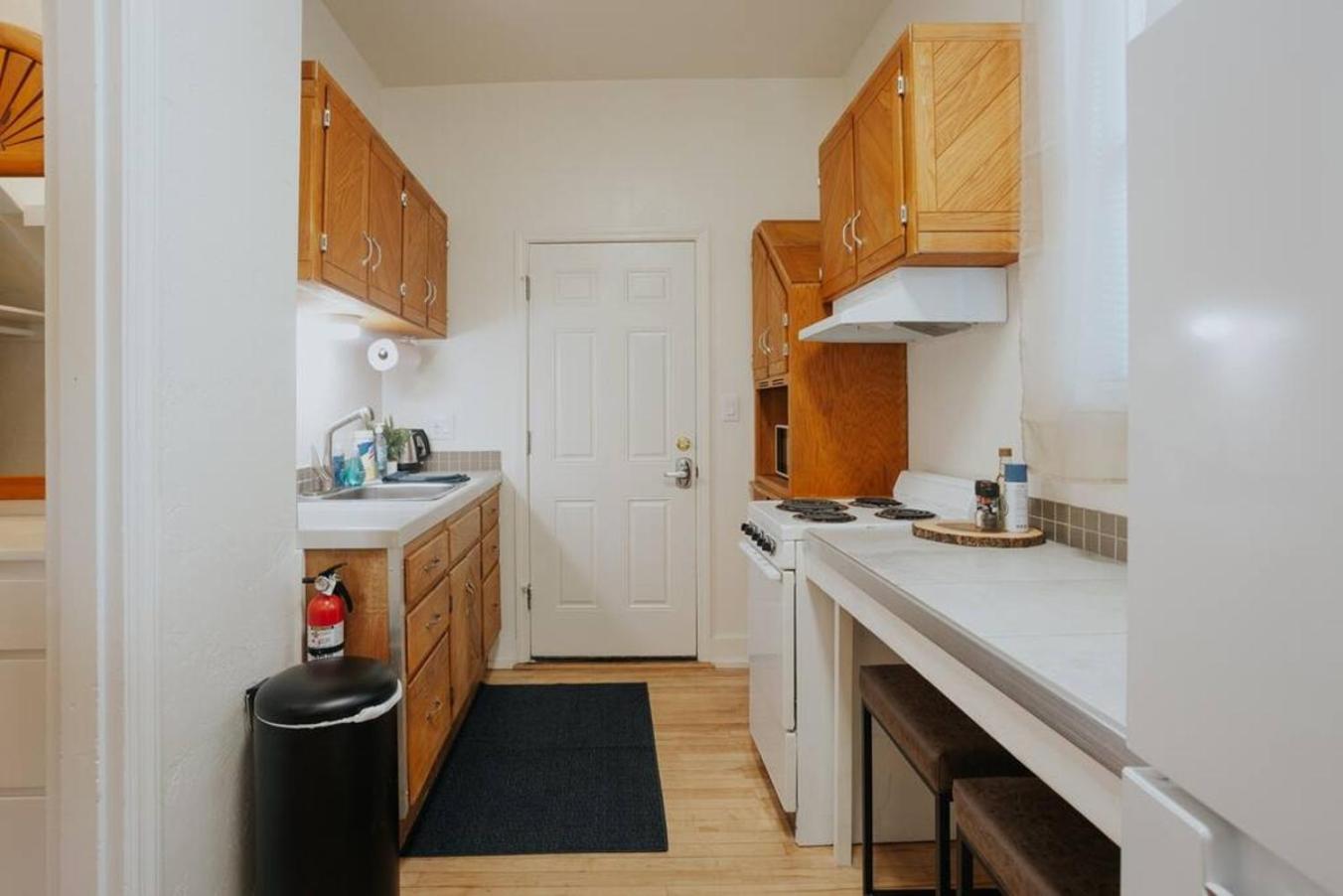 Oakdale Suites - Master Property