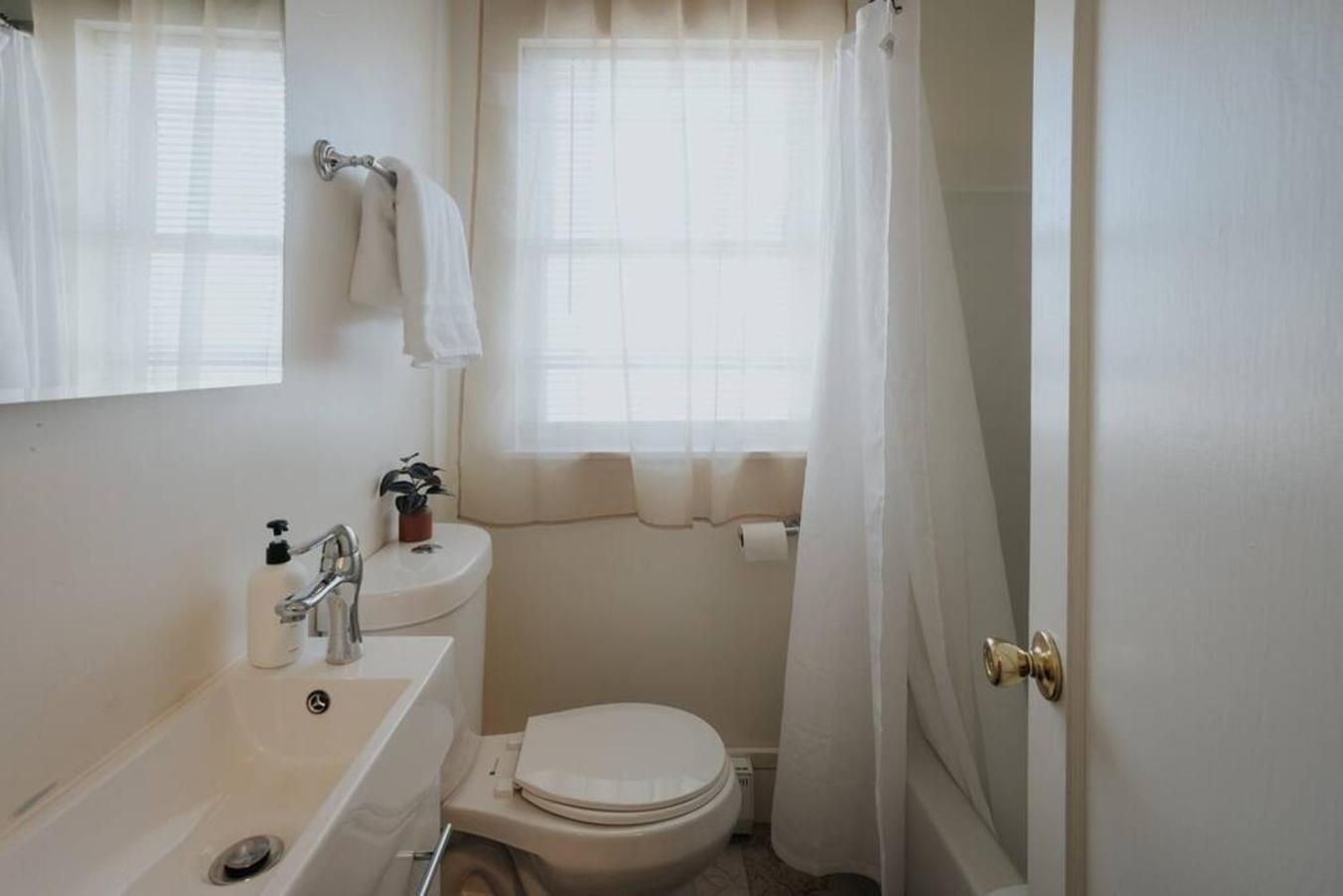 Oakdale Suites - Master Property