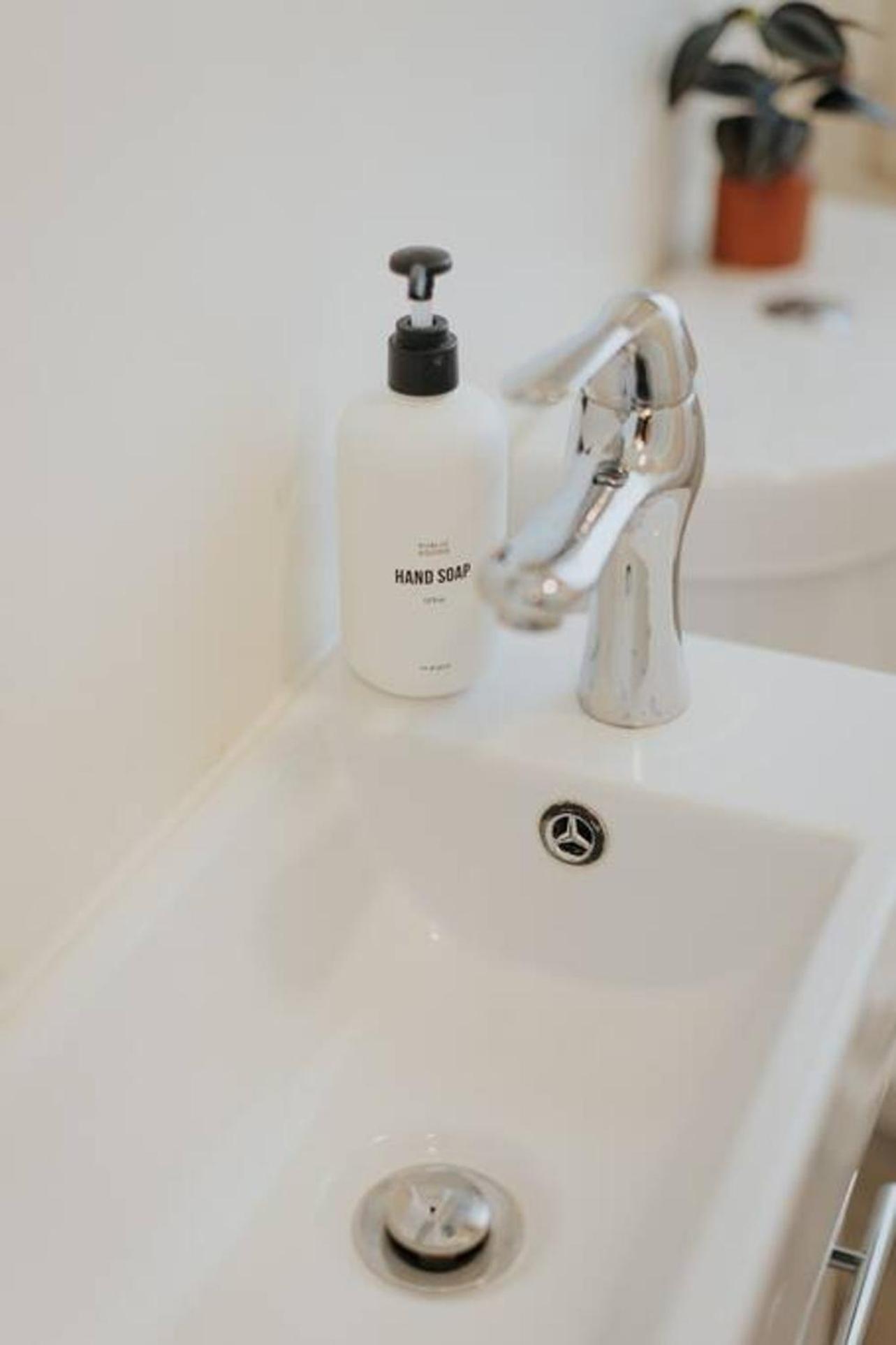Oakdale Suites - Master Property