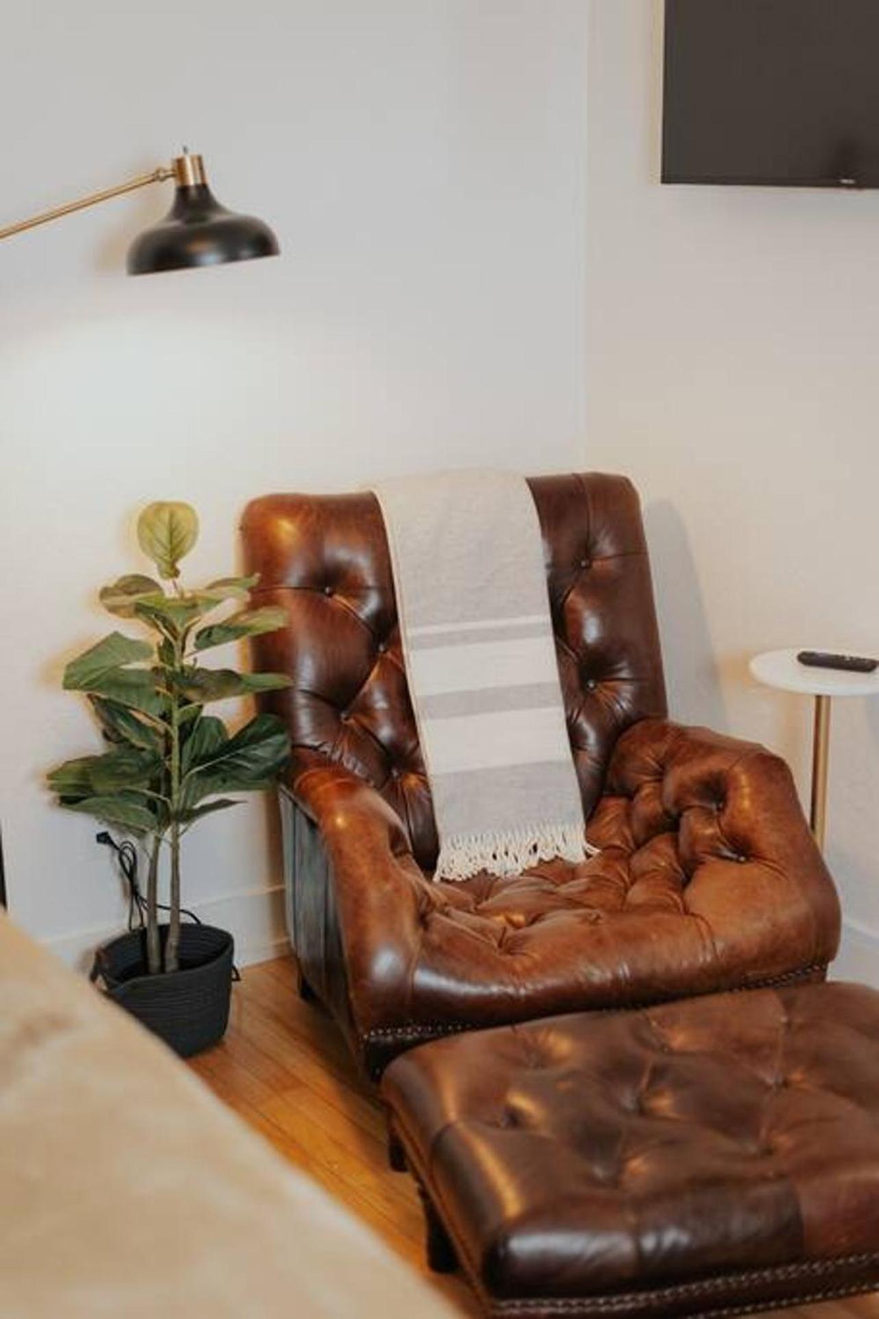 Oakdale Suites - Master Property
