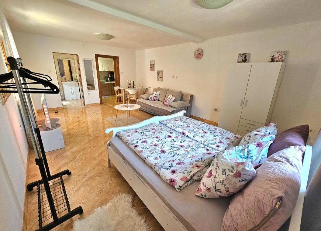 Apartments Miška & Roki photo 4