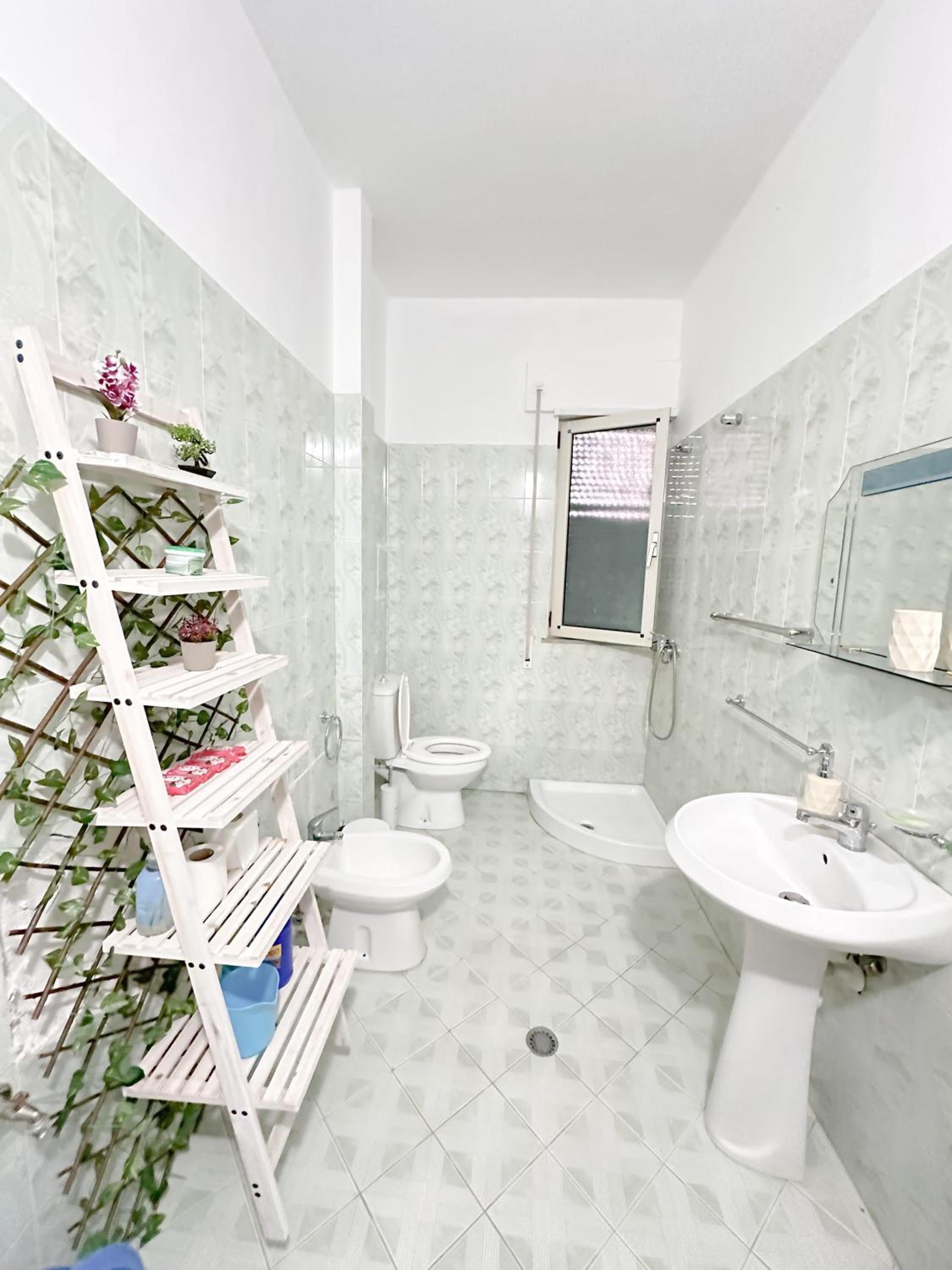 E Apartment