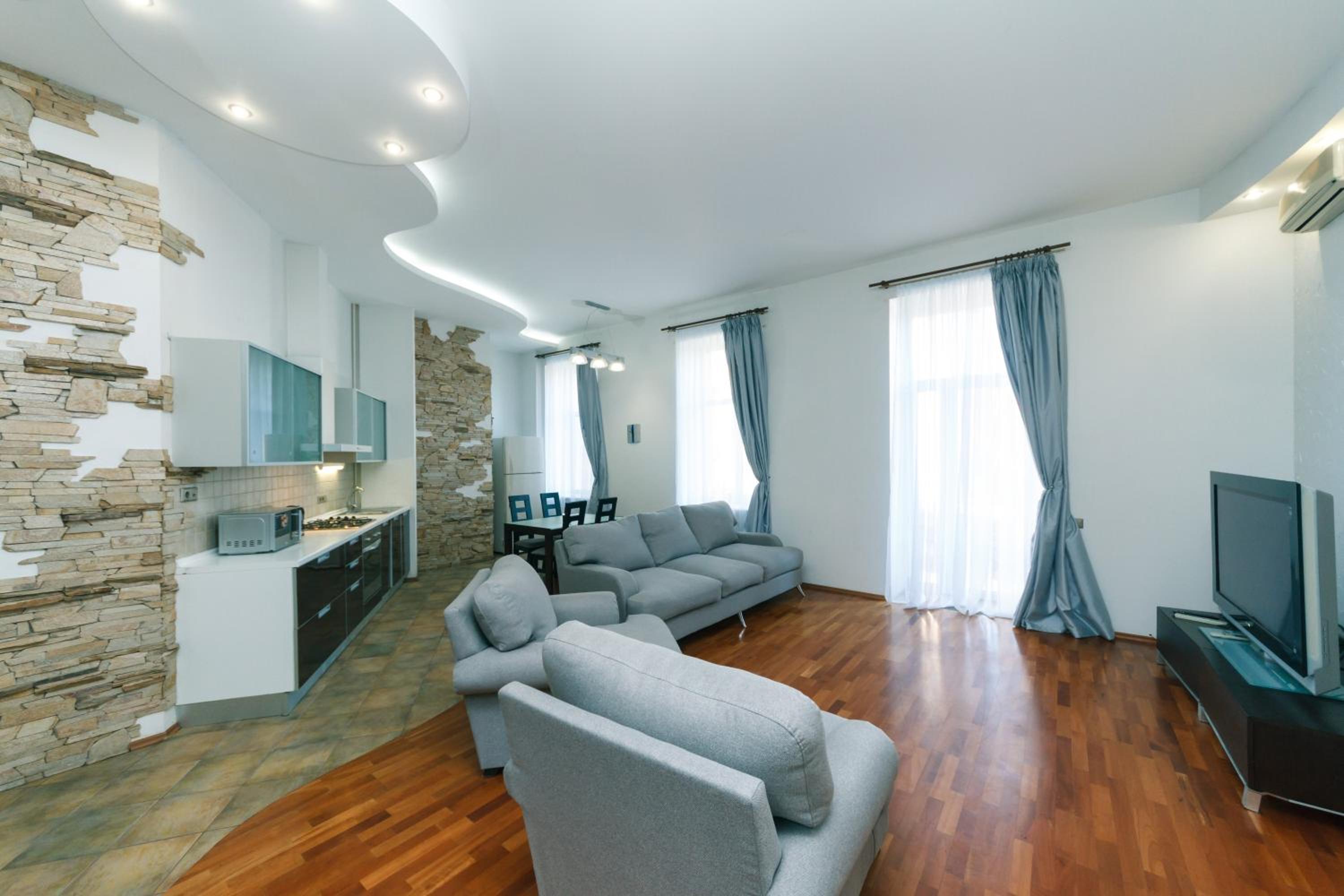 LUX near Maidan, Khreschutyk 3BR view 3