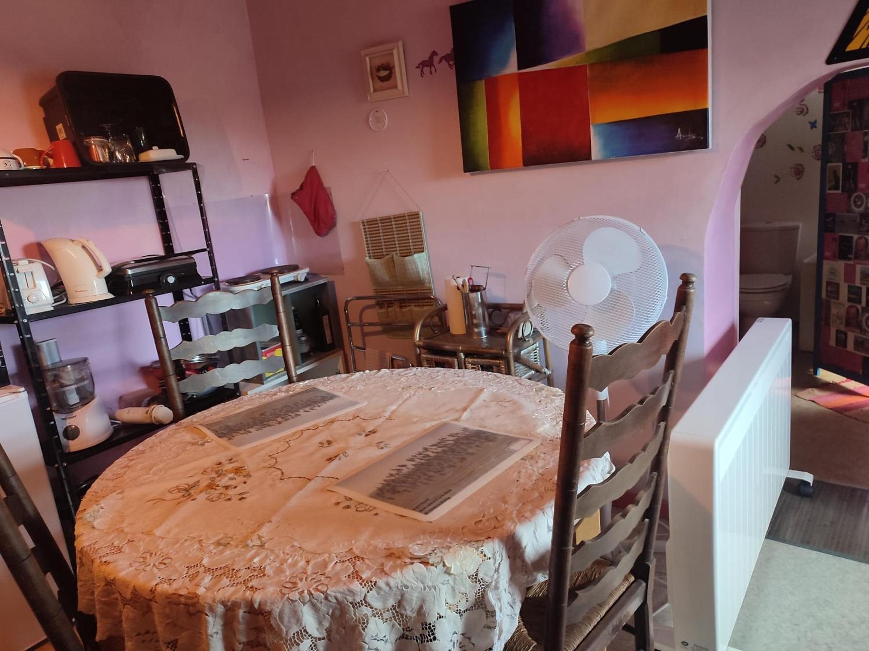 Cozy Apartment in Estinnes – 40 sqm with a fenced garden.