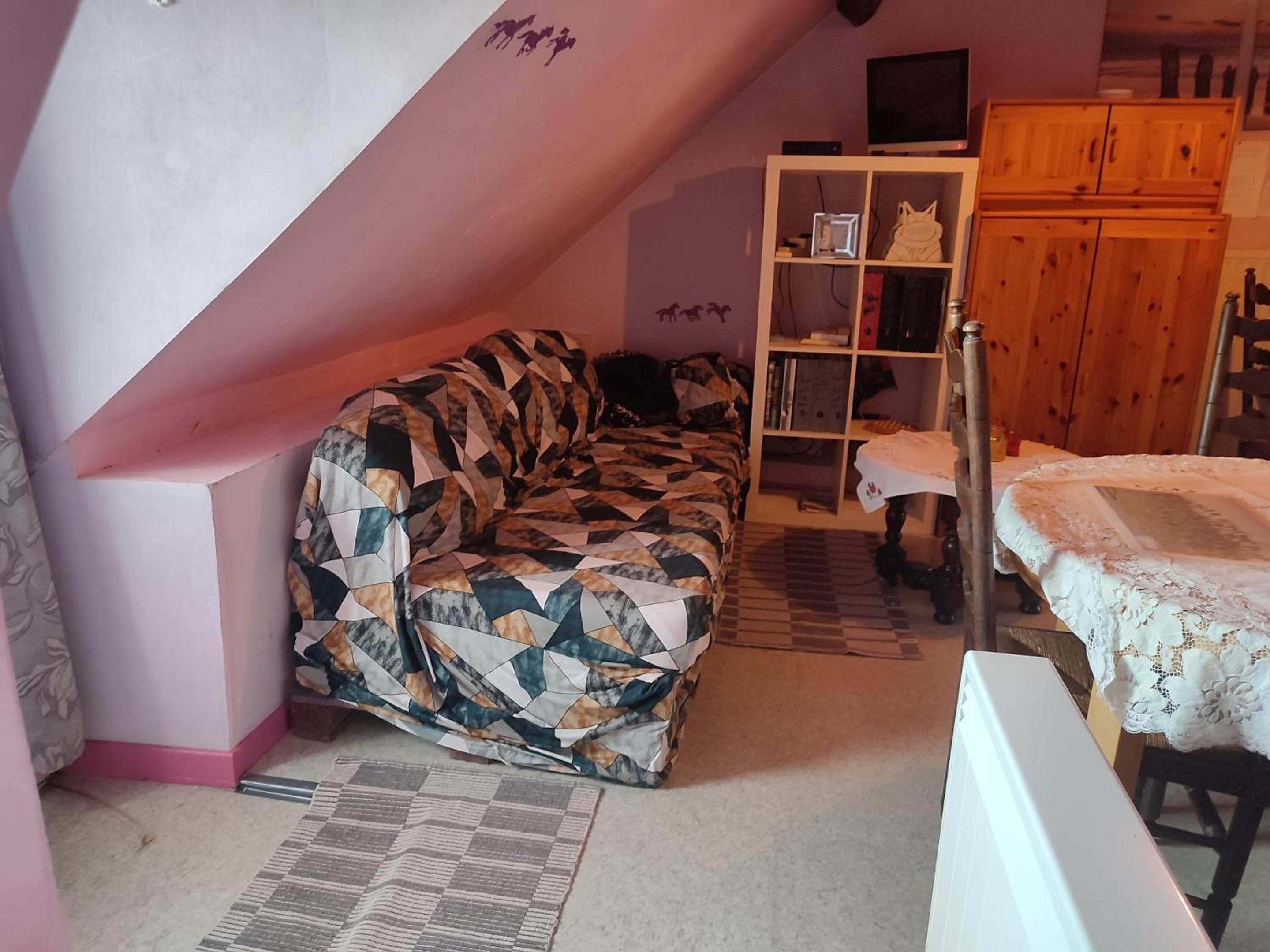 Cozy Apartment in Estinnes – 40 sqm with a fenced garden.