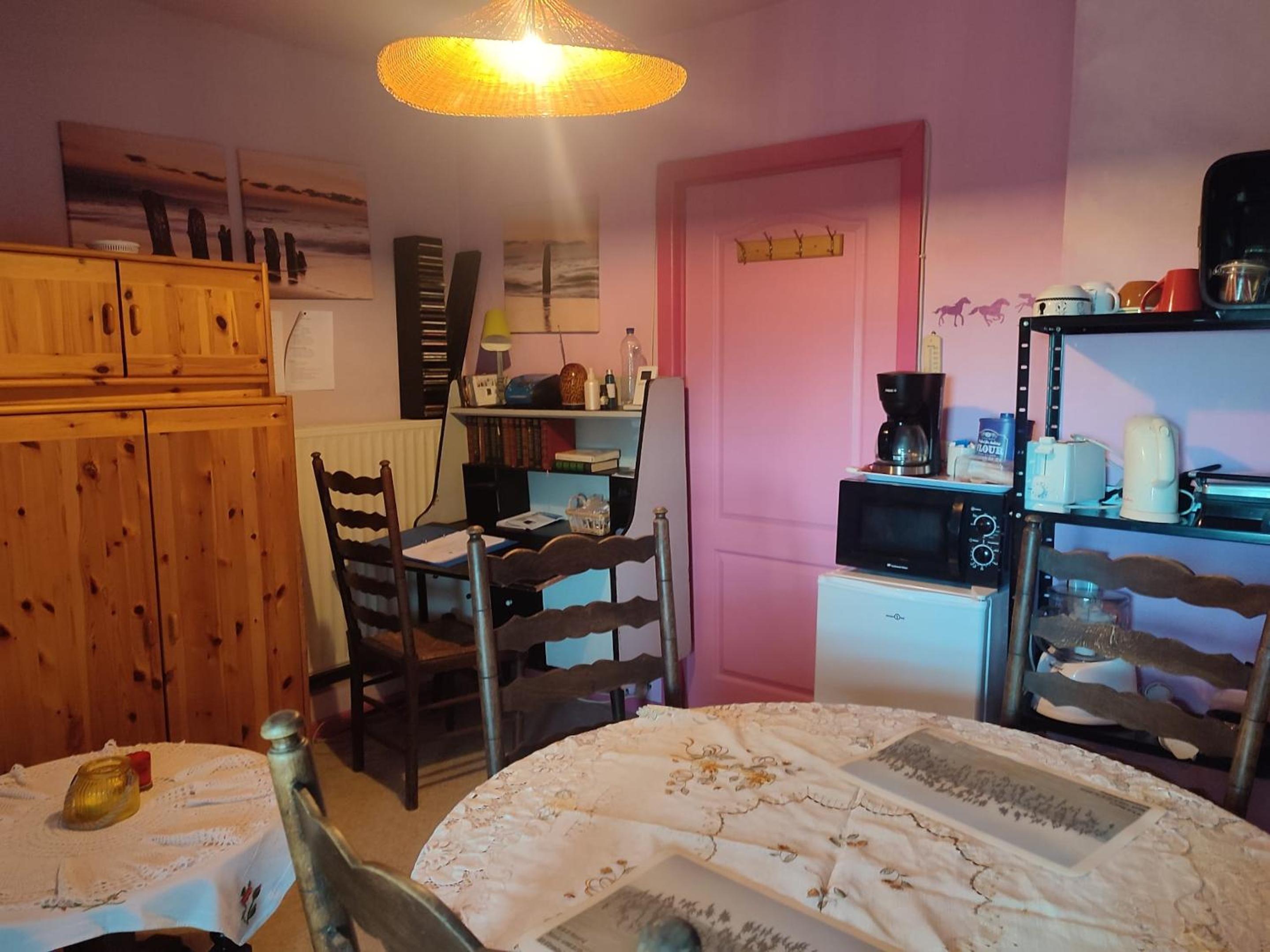 Cozy Apartment in Estinnes – 40 sqm with a fenced garden.