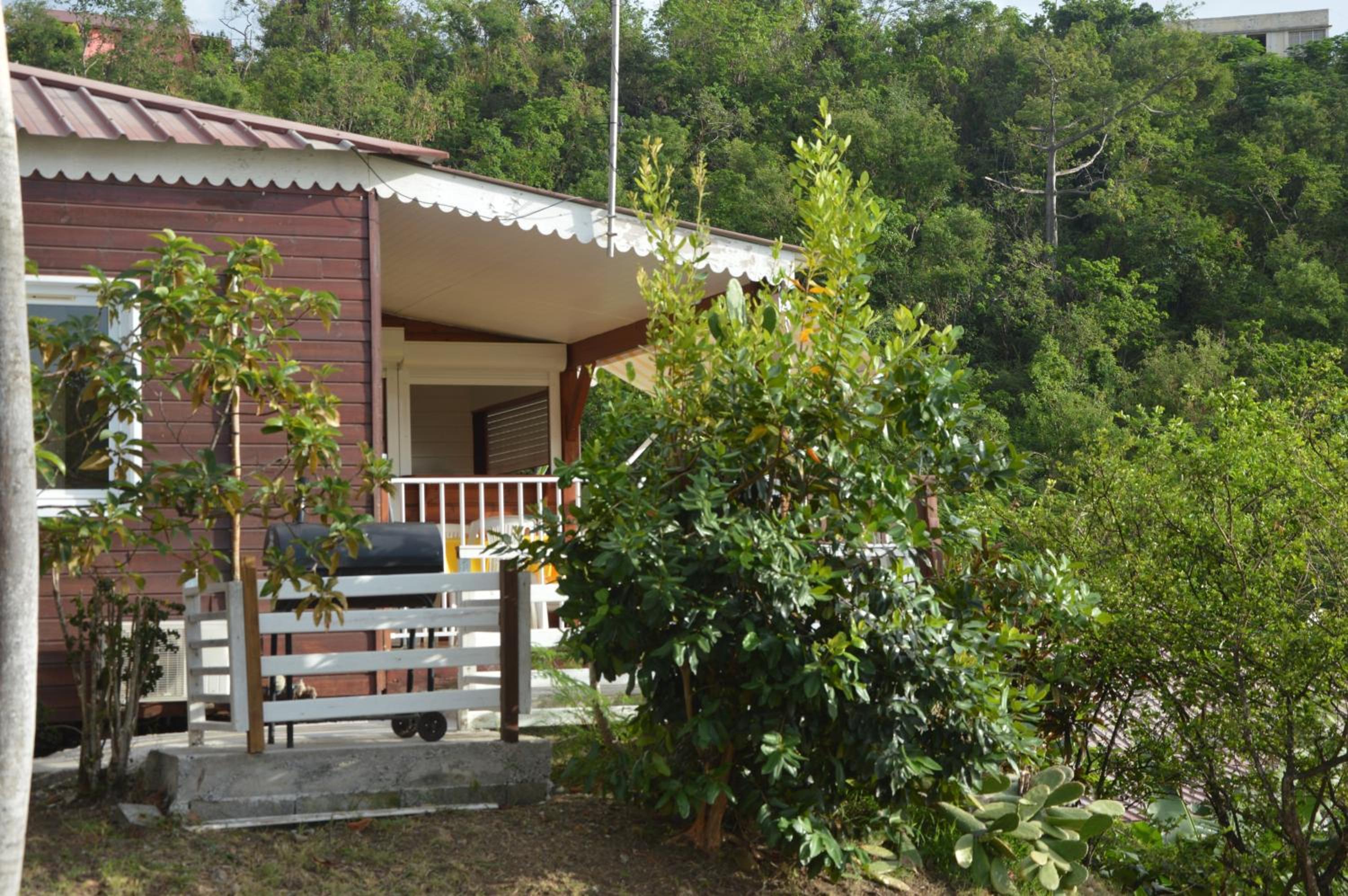 Bungalow enchanteur à Bouillante avec vue sur la mer