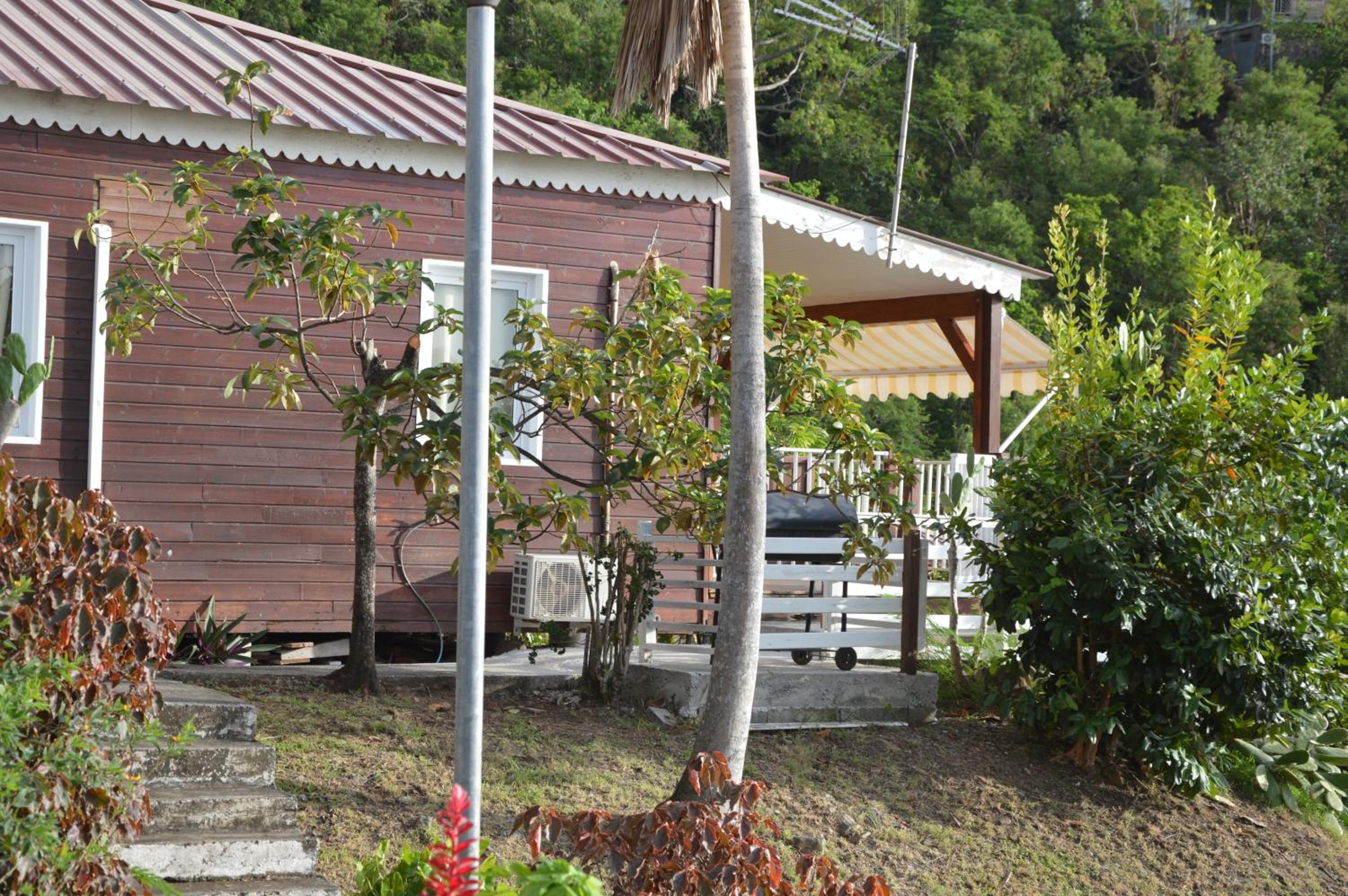 Bungalow enchanteur à Bouillante avec vue sur la mer