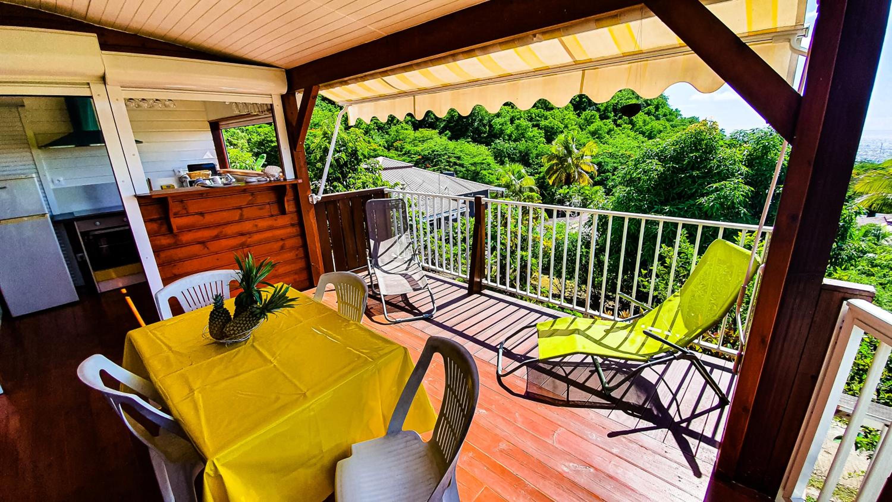 Bungalow enchanteur à Bouillante avec vue sur la mer