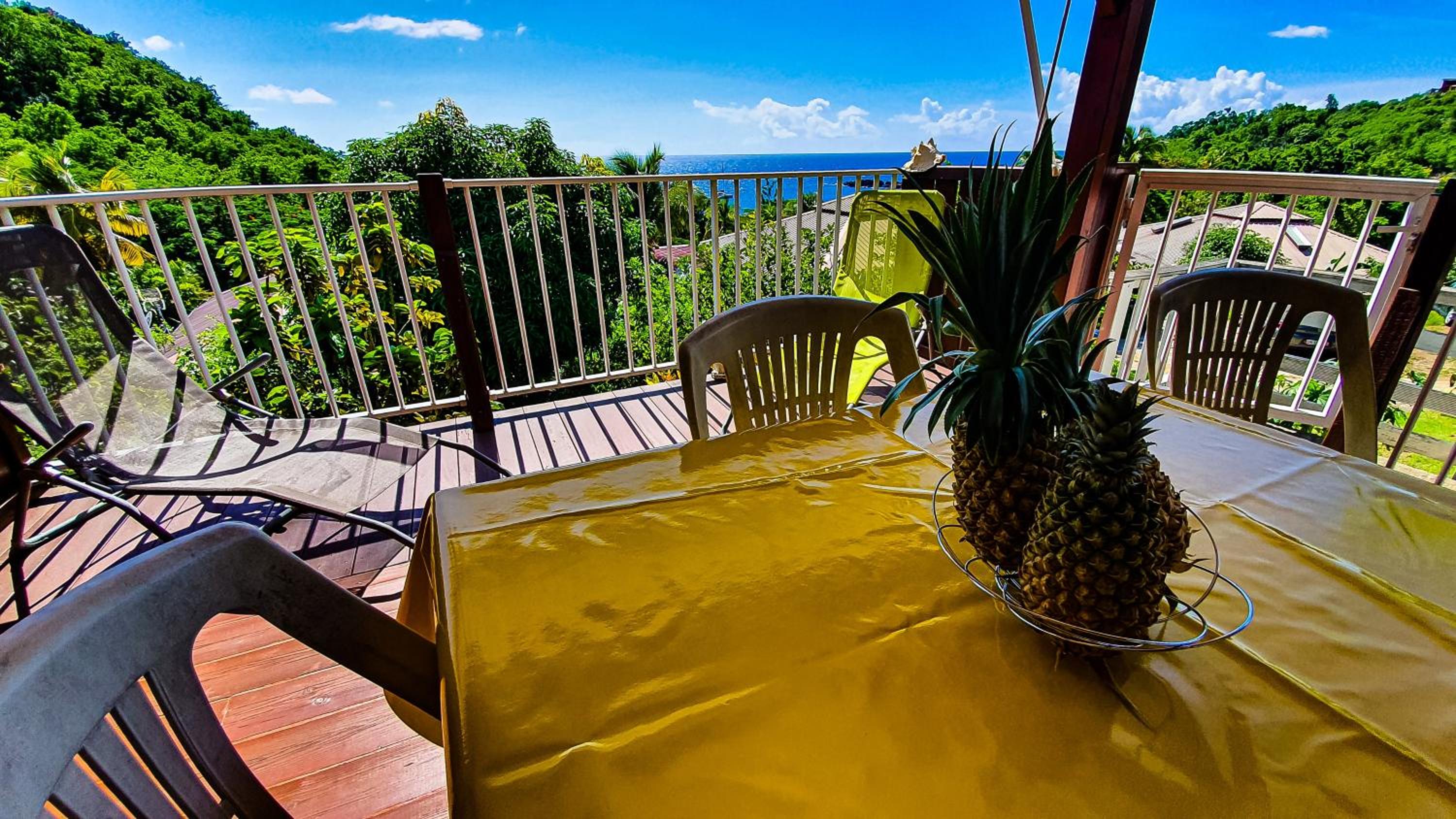 Bungalow enchanteur à Bouillante avec vue sur la mer