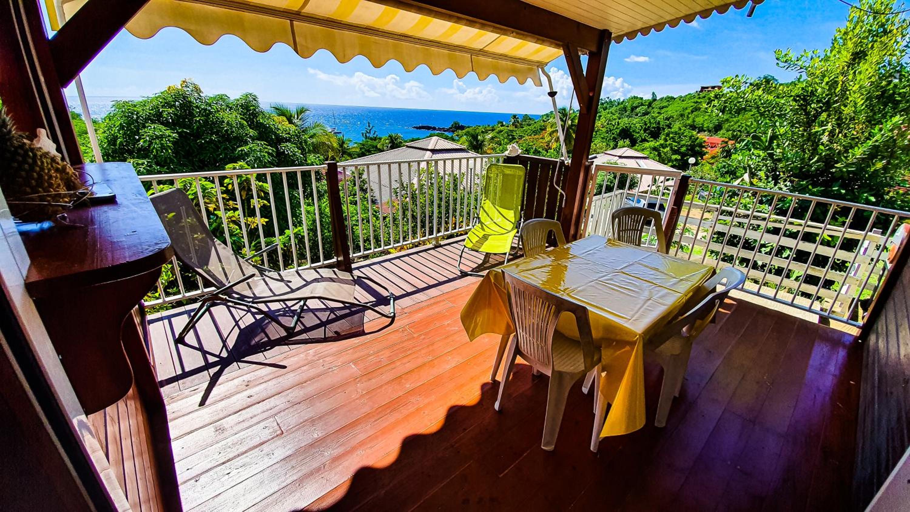 Bungalow enchanteur à Bouillante avec vue sur la mer