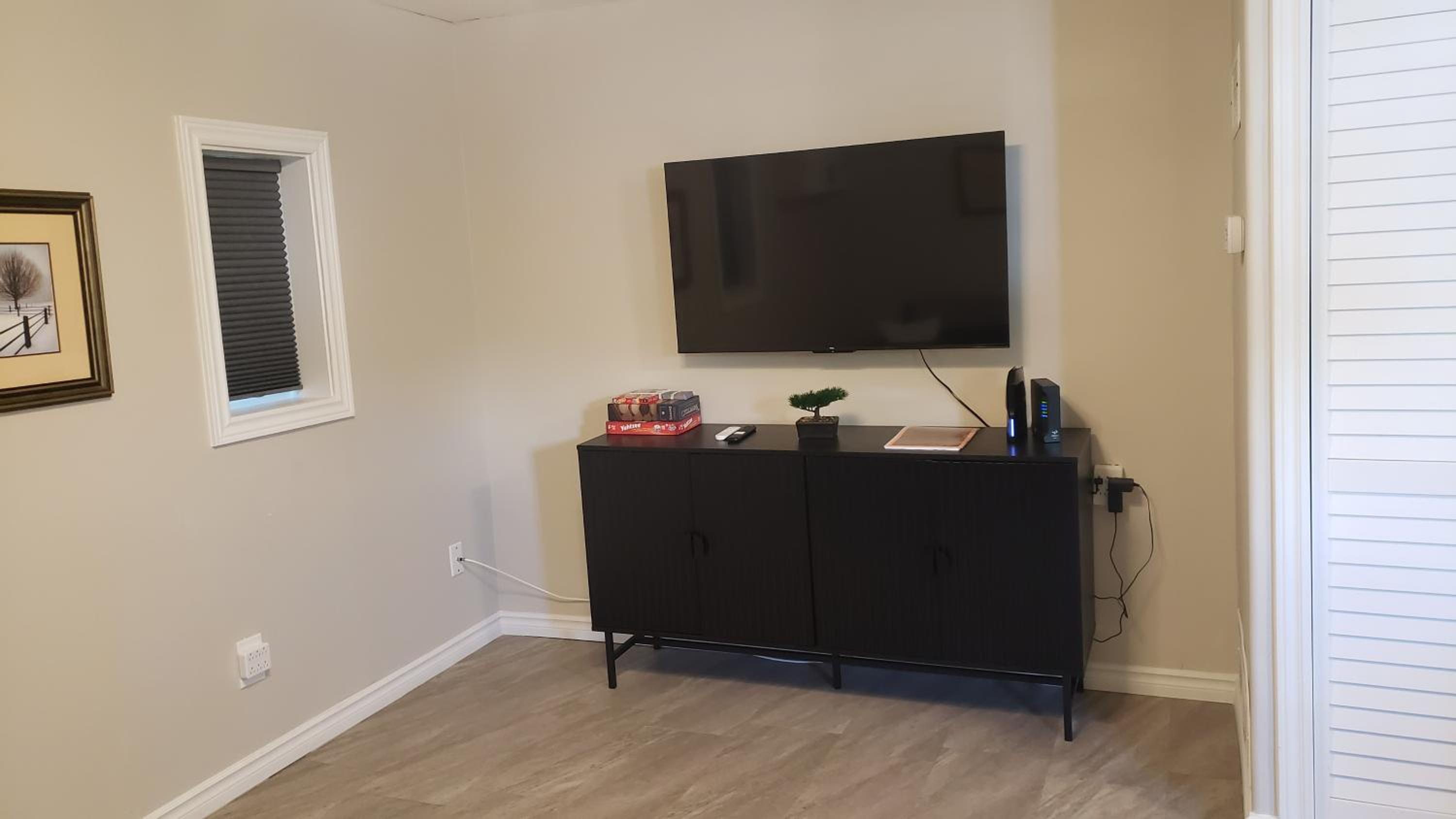 Cozy home on a quiet street minutes to DT Kingston