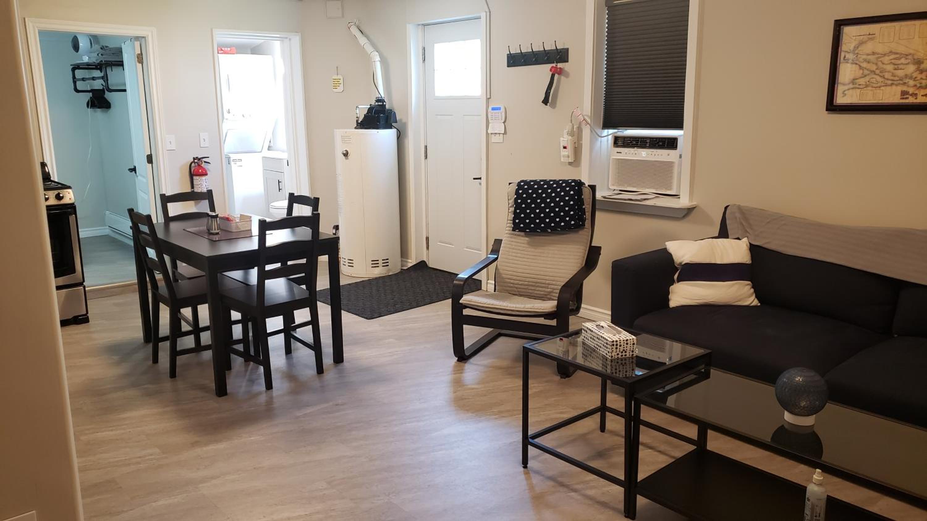 Cozy home on a quiet street minutes to DT Kingston