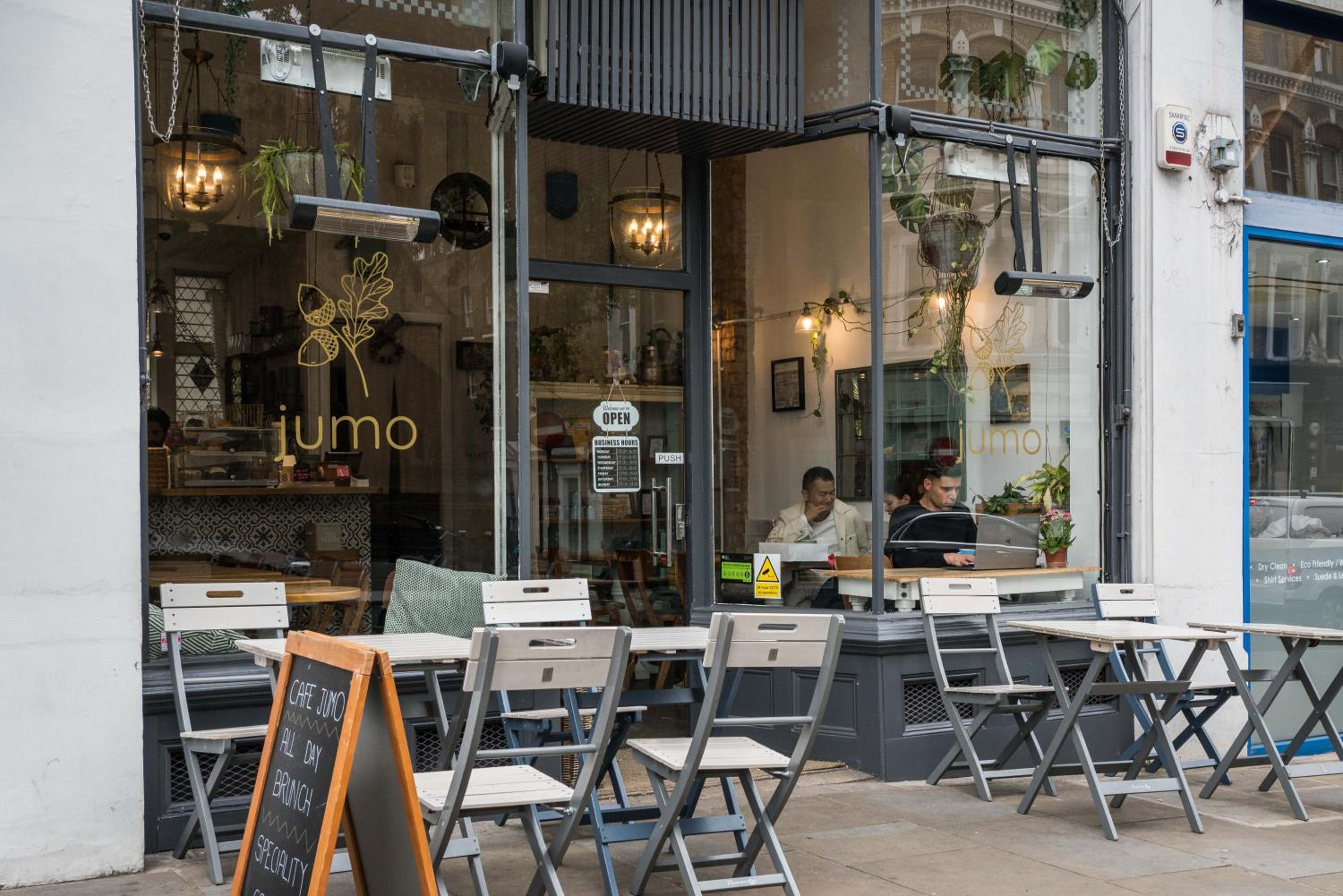 High-ceiling Gorgerous Victorian flat with private garden - 3 mins to Hyde Park, Kensington Palace, 8 mins NottingHill, High Street Kensington station