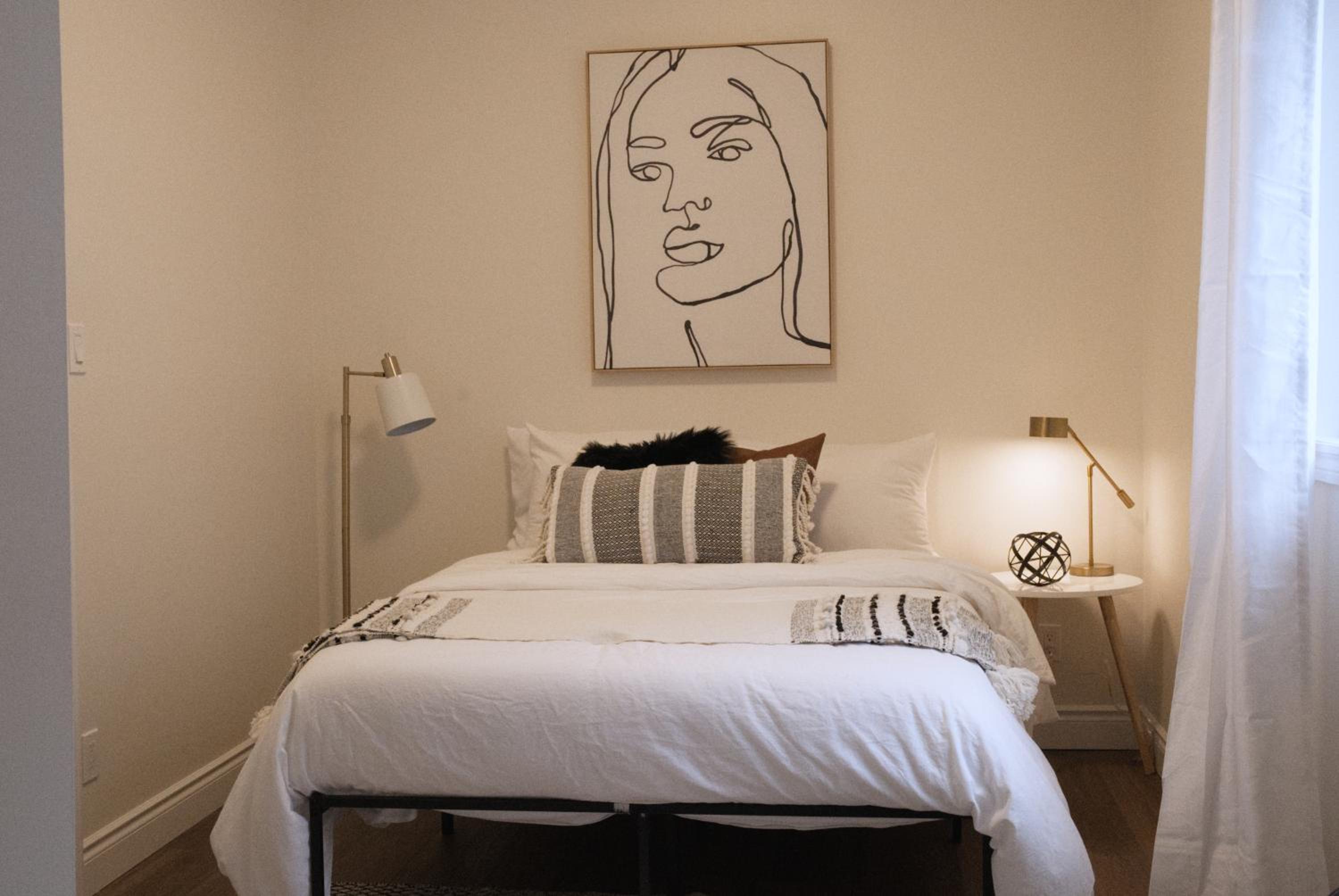 Cozy 2BR in Wortley Village with 2-car Parking and WiFi