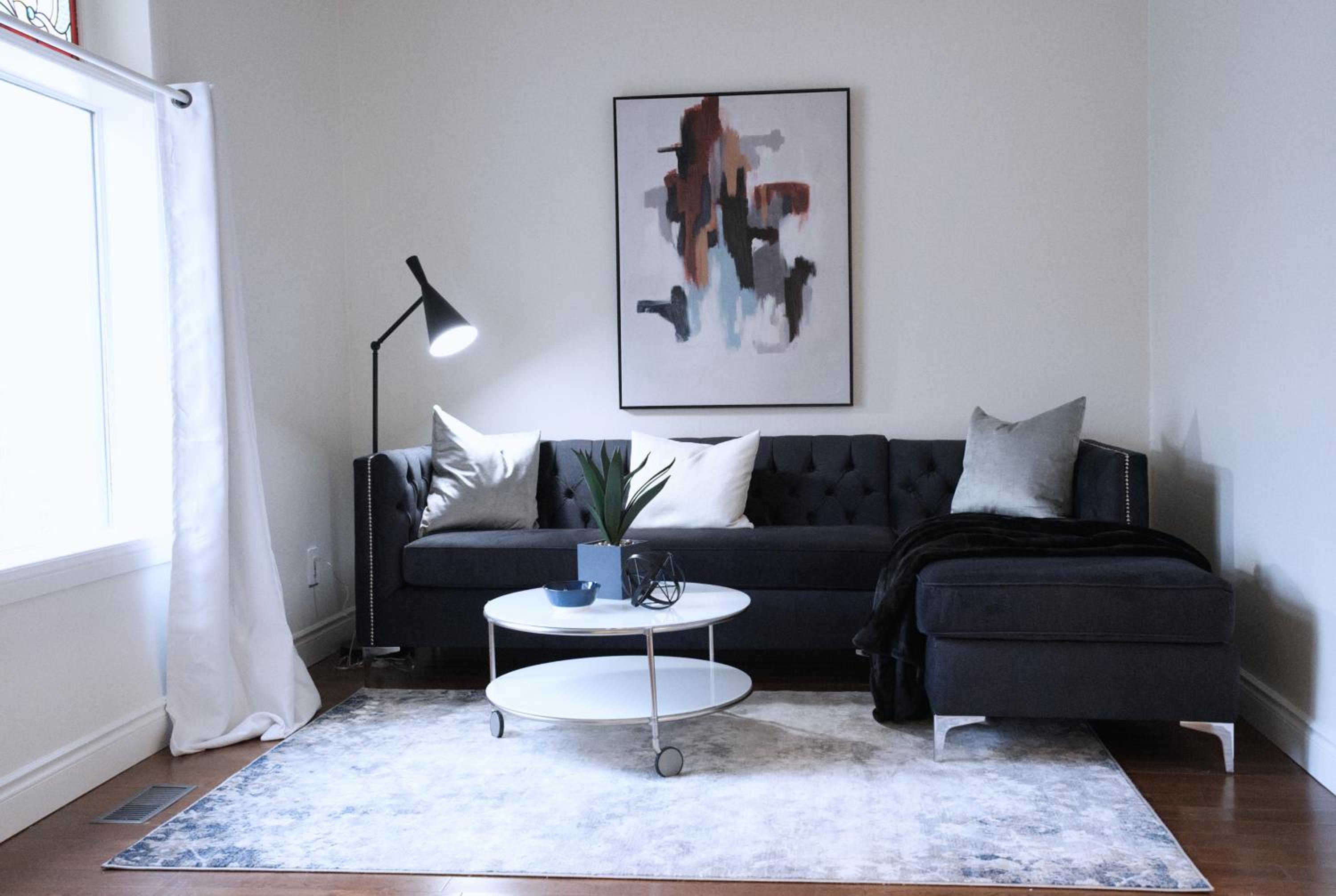 Cozy 2BR in Wortley Village with 2-car Parking and WiFi