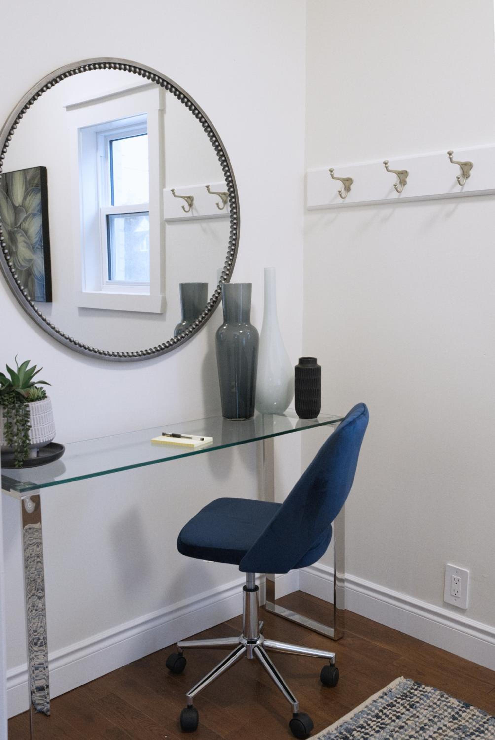 Cozy 2BR in Wortley Village with 2-car Parking and WiFi