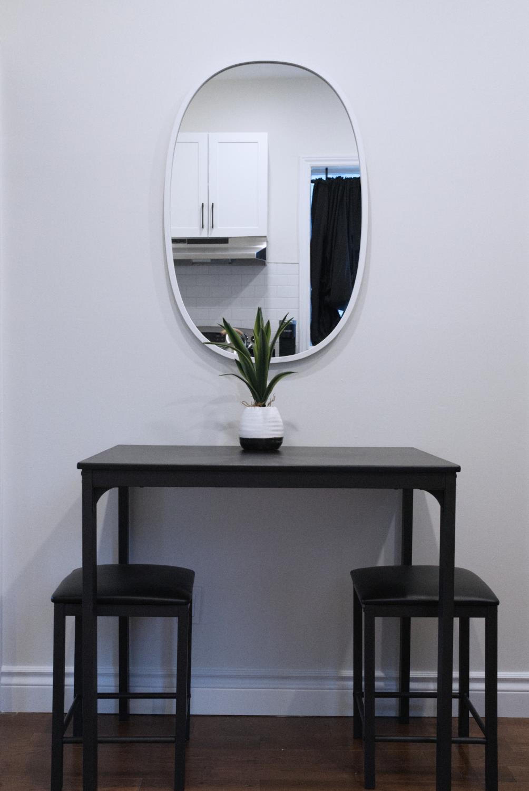 Cozy 2BR in Wortley Village with 2-car Parking and WiFi