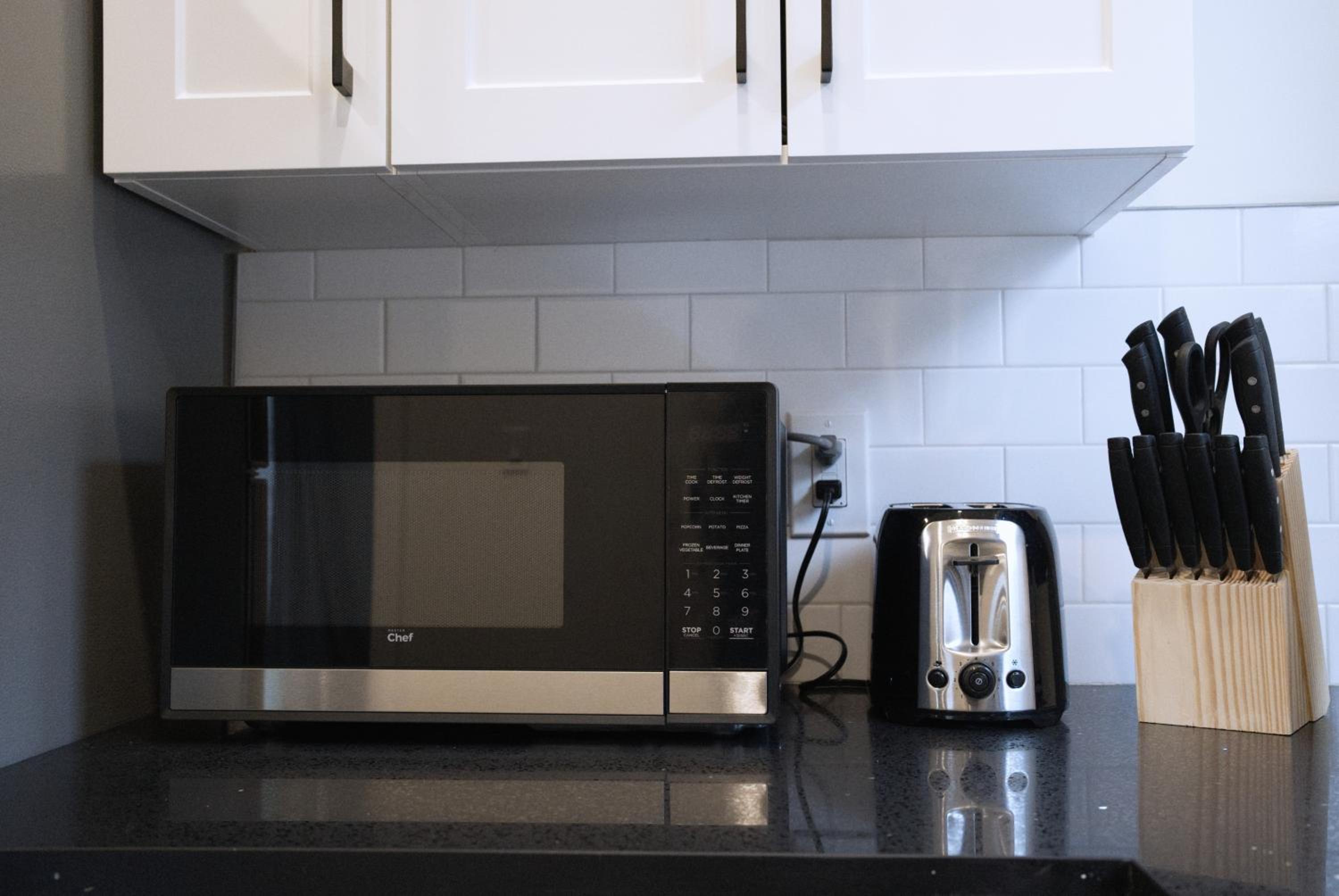 Cozy 2BR in Wortley Village with 2-car Parking and WiFi