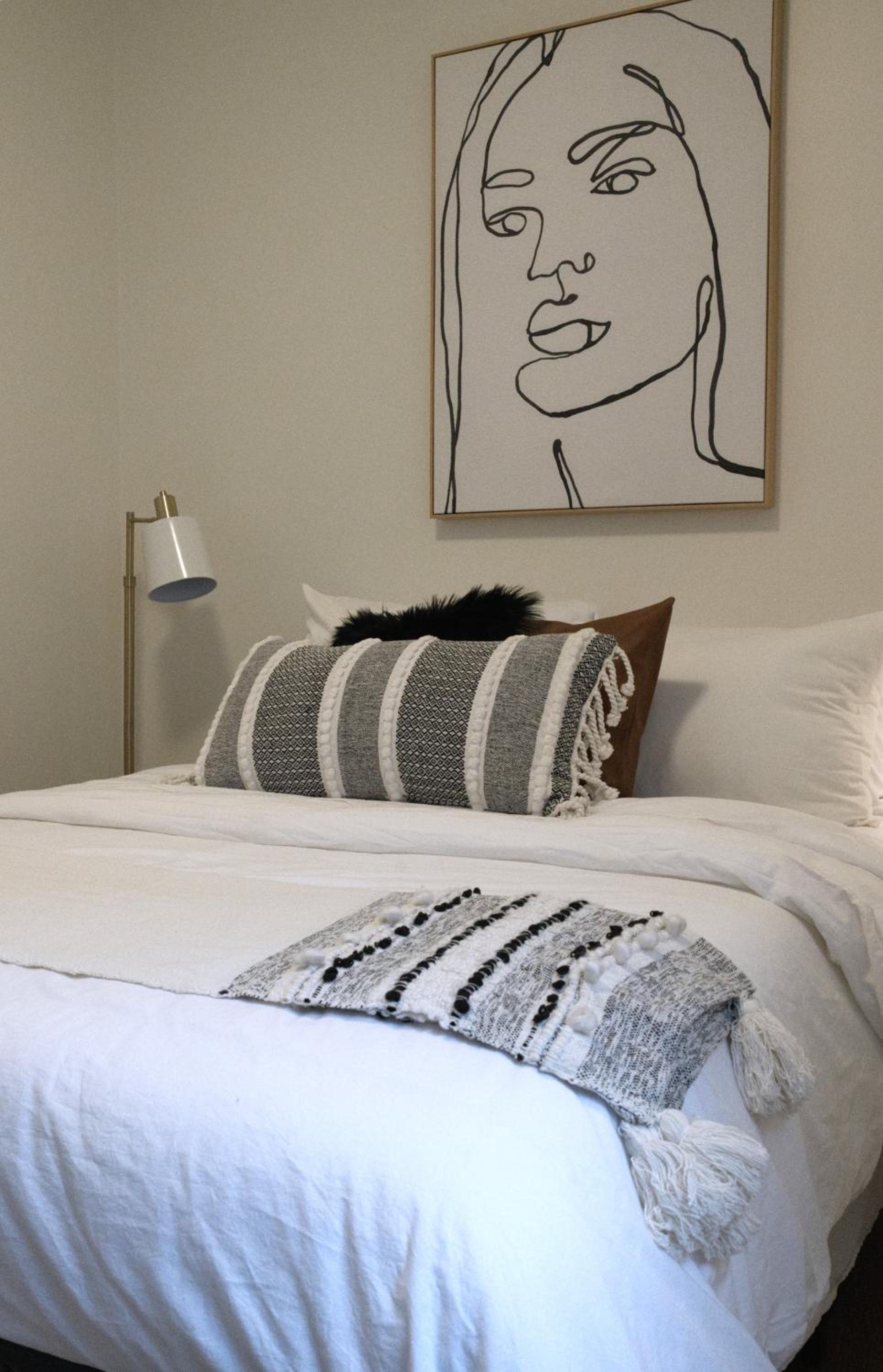 Cozy 2BR in Wortley Village with 2-car Parking and WiFi