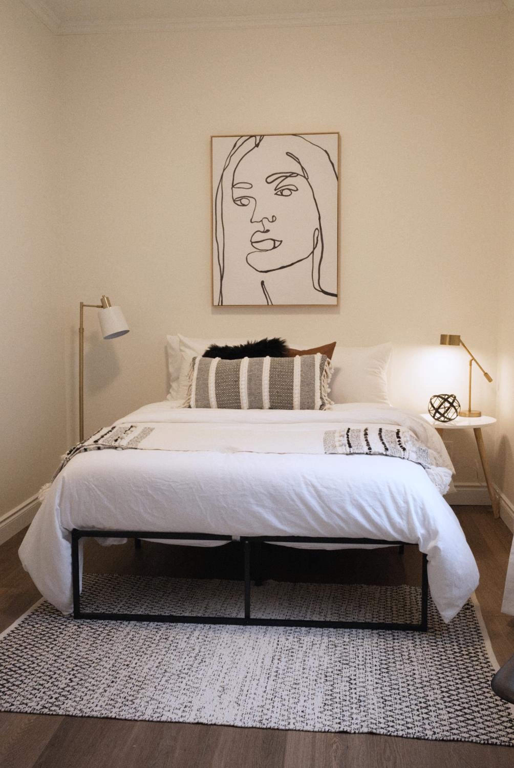 Cozy 2BR in Wortley Village with 2-car Parking and WiFi