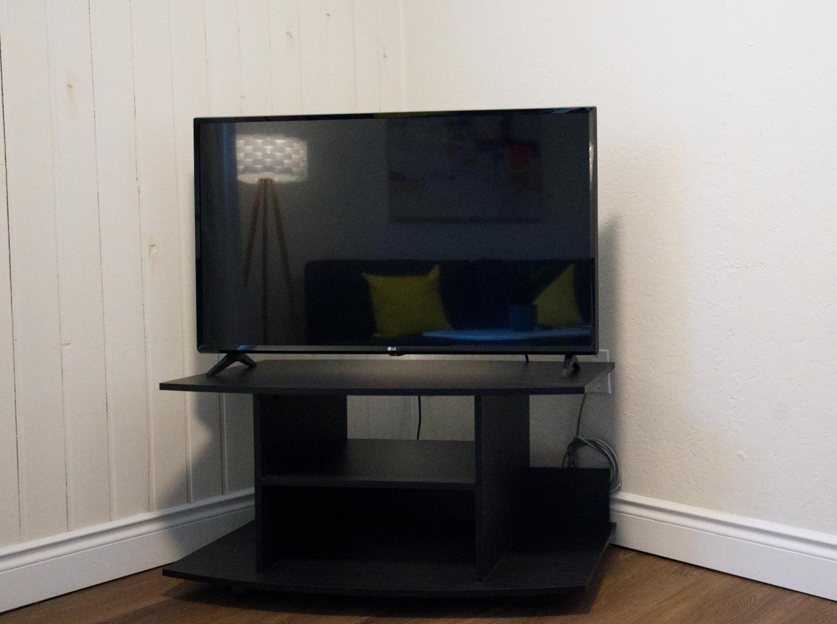 Cozy 2BR in Wortley Village with 2-car Parking and WiFi
