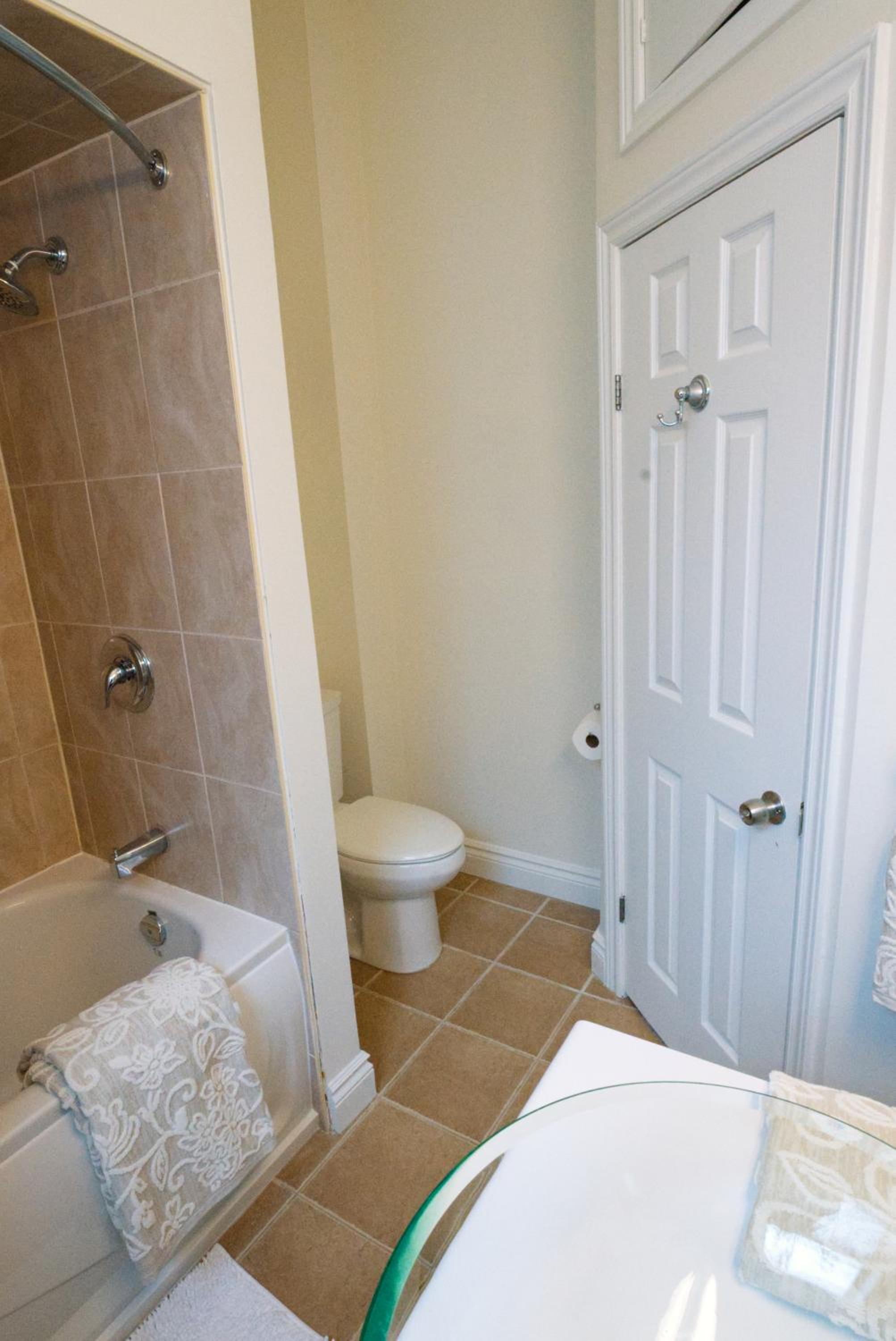 Cozy 2BR in Wortley Village with 2-car Parking and WiFi
