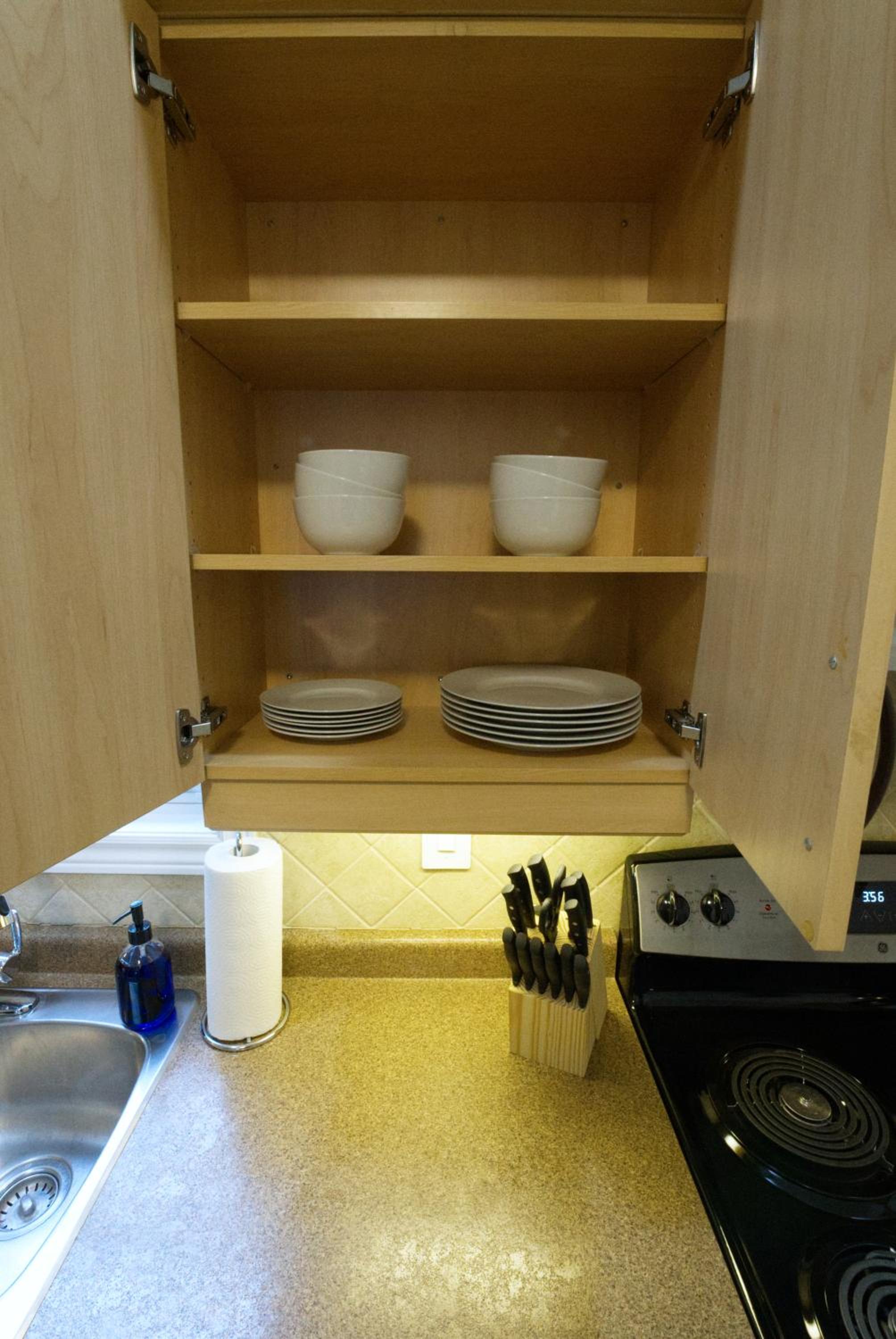 Cozy 2BR in Wortley Village with 2-car Parking and WiFi