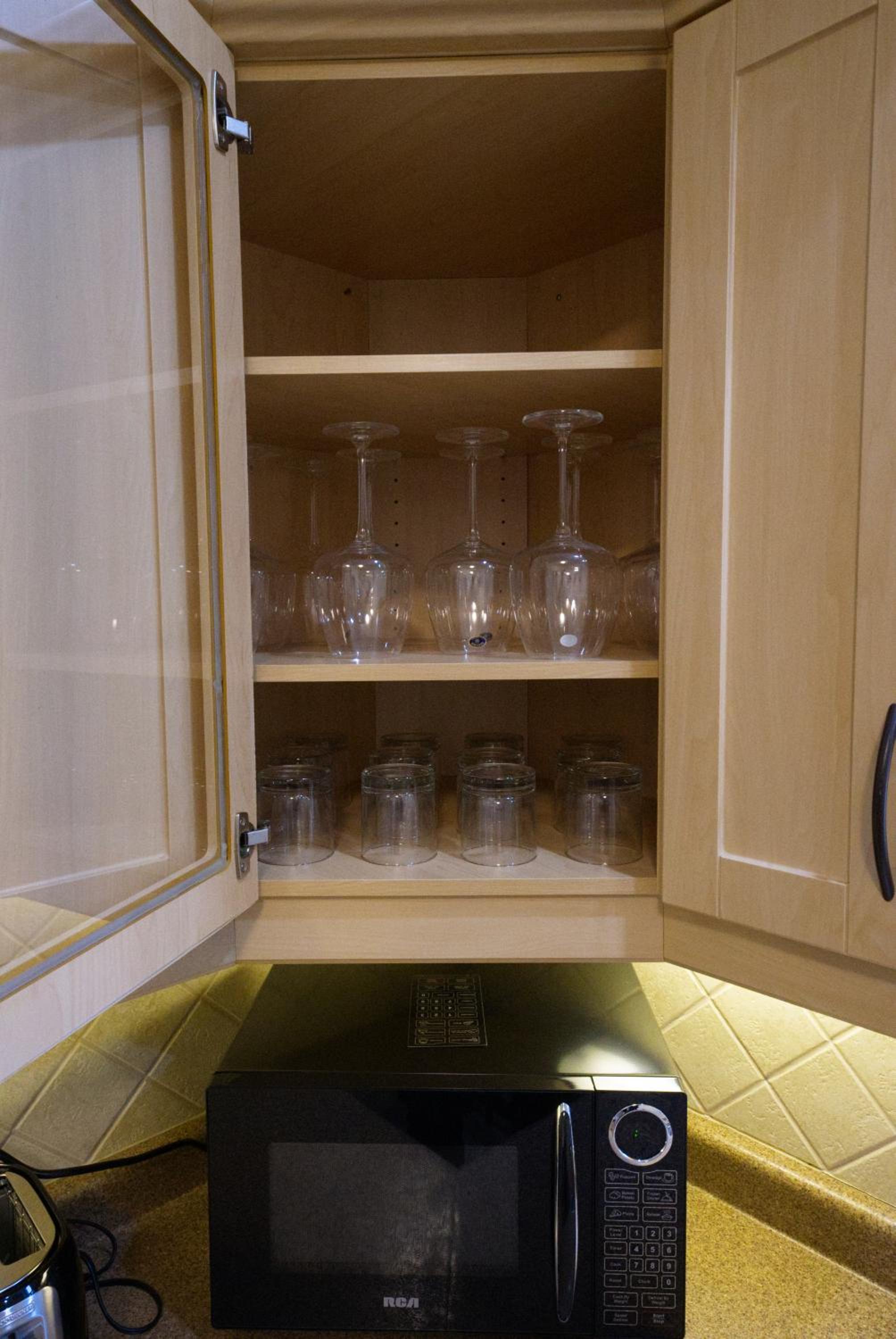Cozy 2BR in Wortley Village with 2-car Parking and WiFi