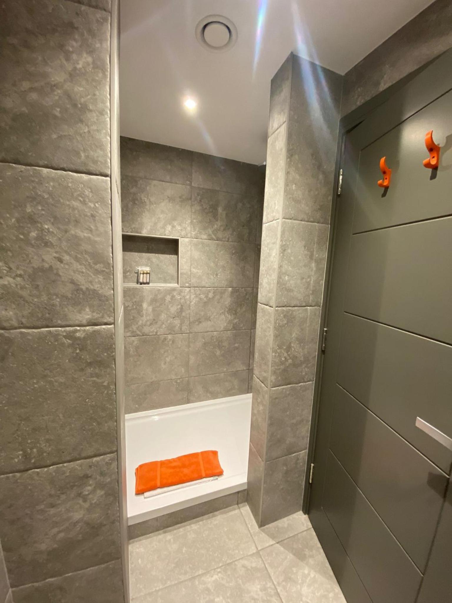 3 The View apartments Ilfracombe - Hot Tub, Parking, Lift, EV view 5