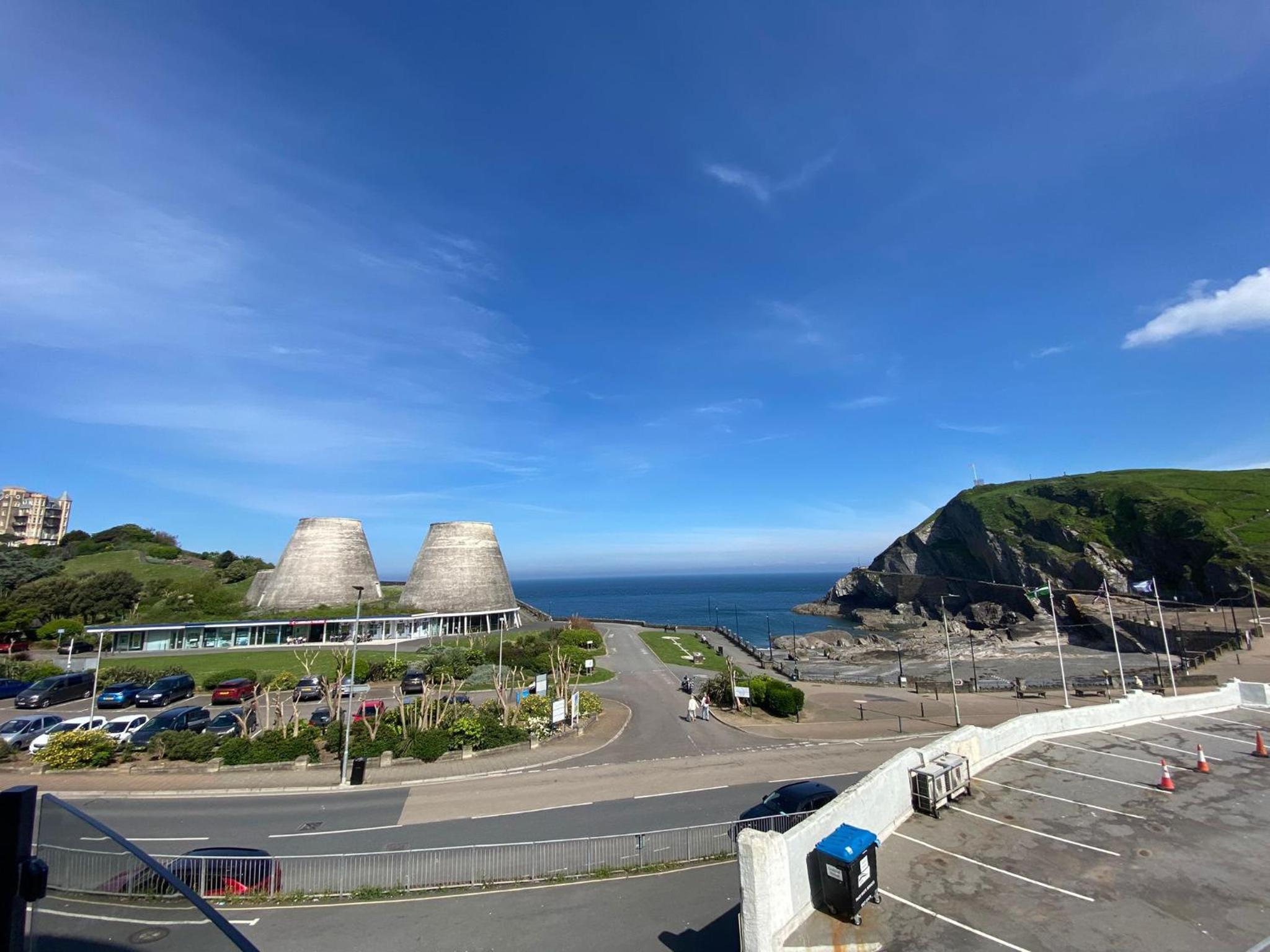 Hotel 3 The View apartments Ilfracombe - Hot Tub, Parking, Lift, EV - Image 1