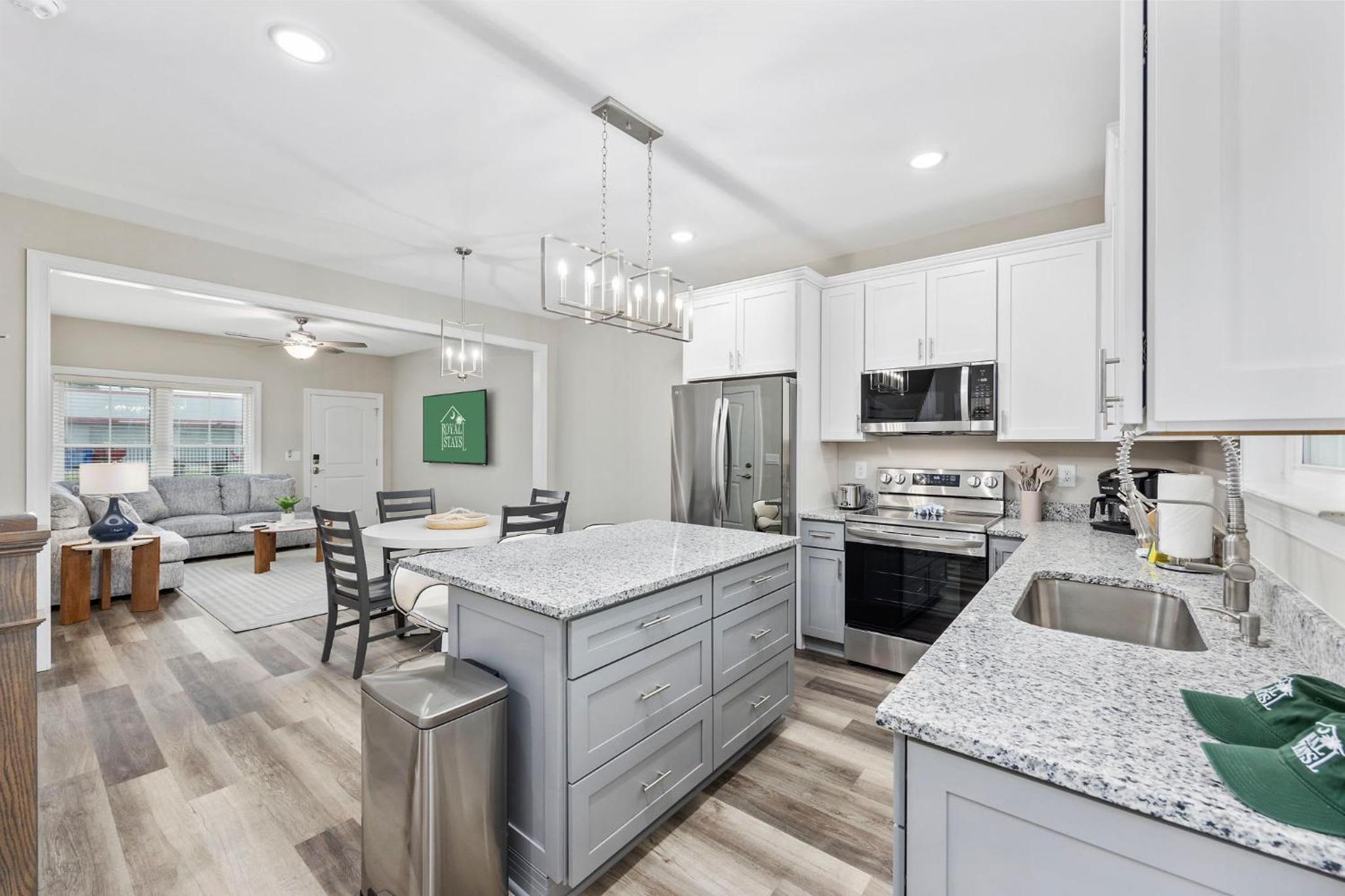 Pier View Home | Sleeps 10 | Pet Friendly view 3